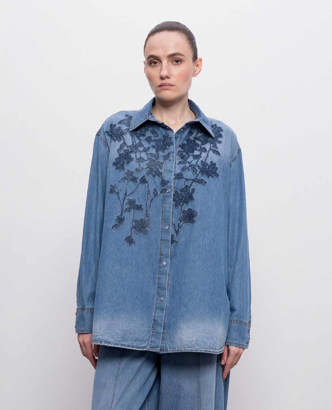 Blue denim-effect shirt Ermanno Scervino Life
Blue denim-effect shirt Ermanno Scervino Life