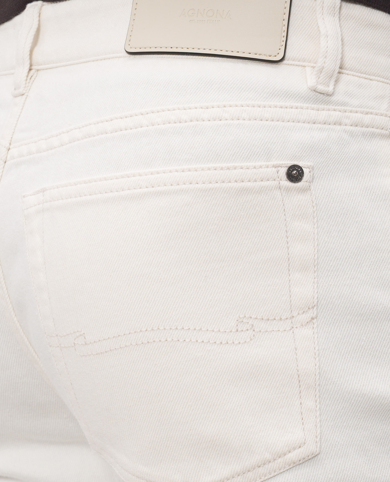 White linen jeans with logo patch Agnona
White linen jeans with logo patch Agnona