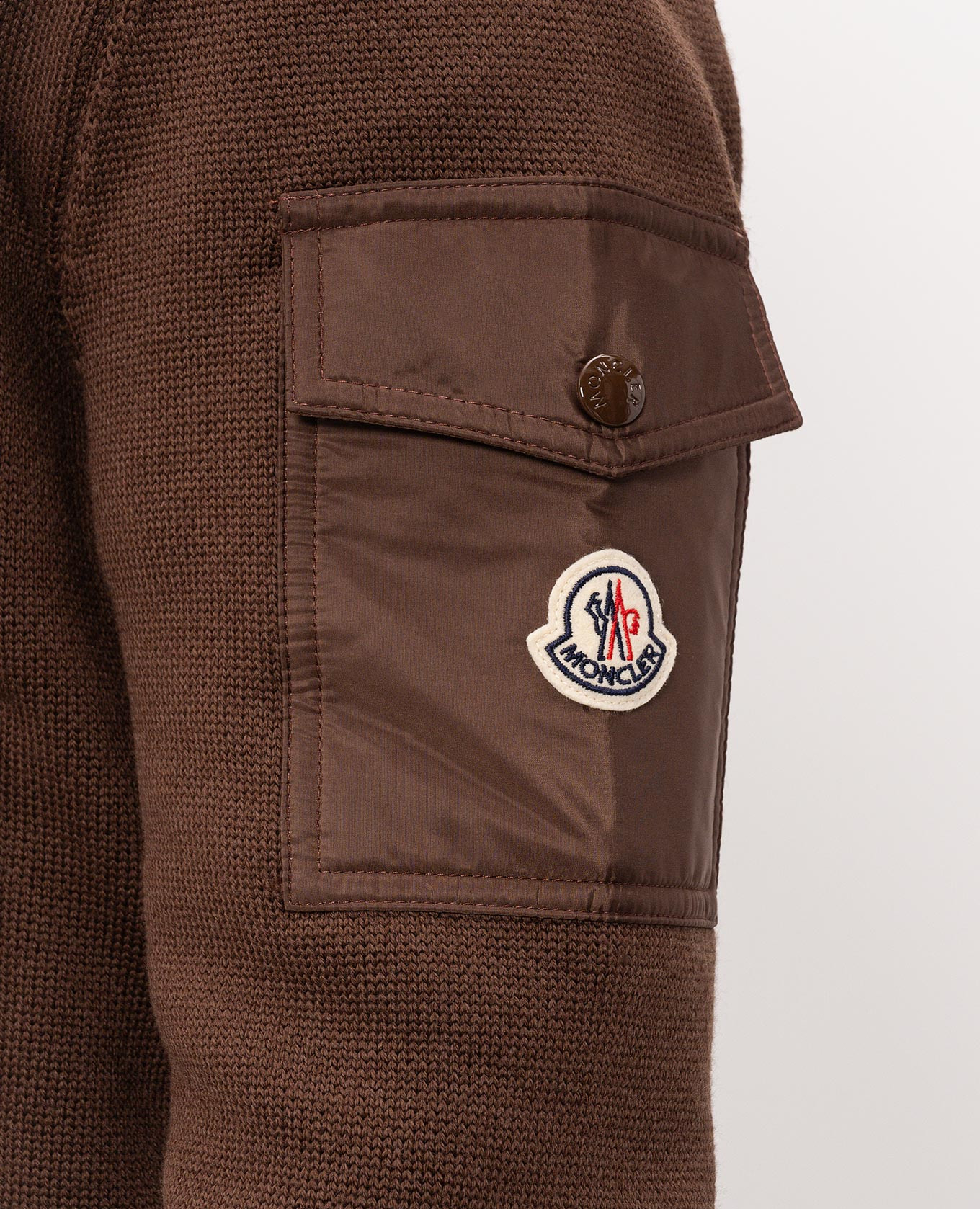 Brown wool cardigan with logo patch Moncler
Brown wool cardigan with logo patch Moncler