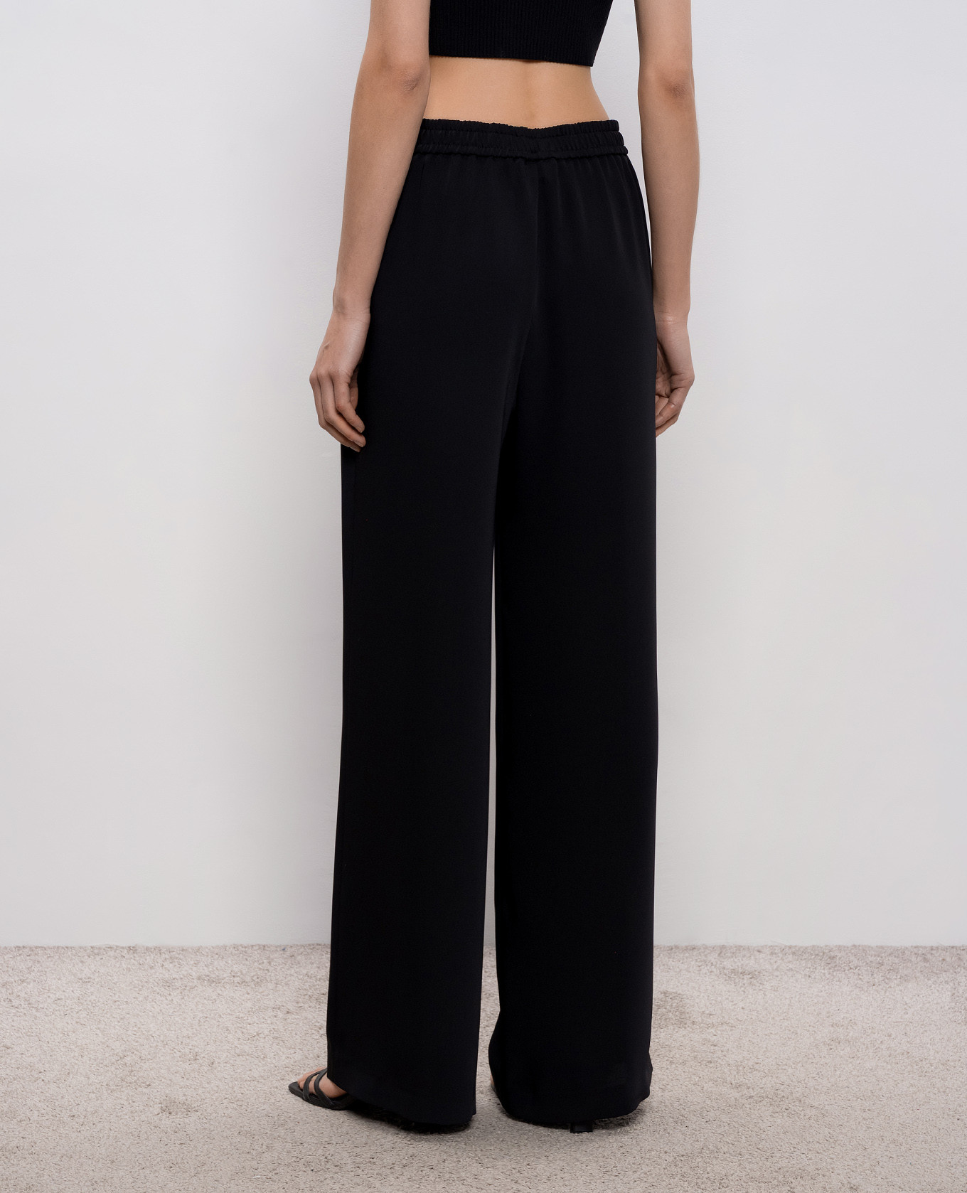 Black pants with logo Herno
Black pants with logo Herno