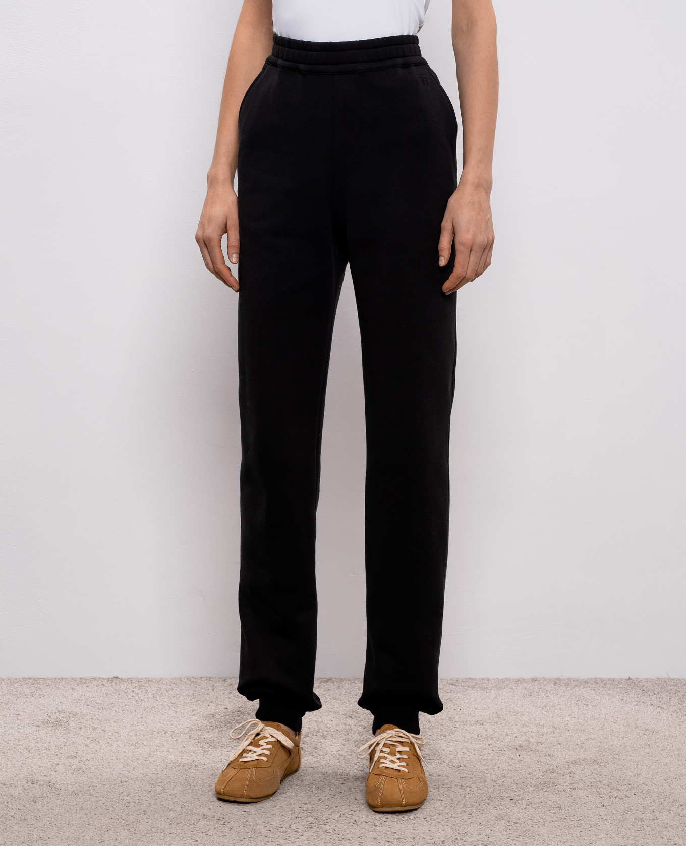 Black insulated joggers with silk Tom Ford
Black insulated joggers with silk Tom Ford