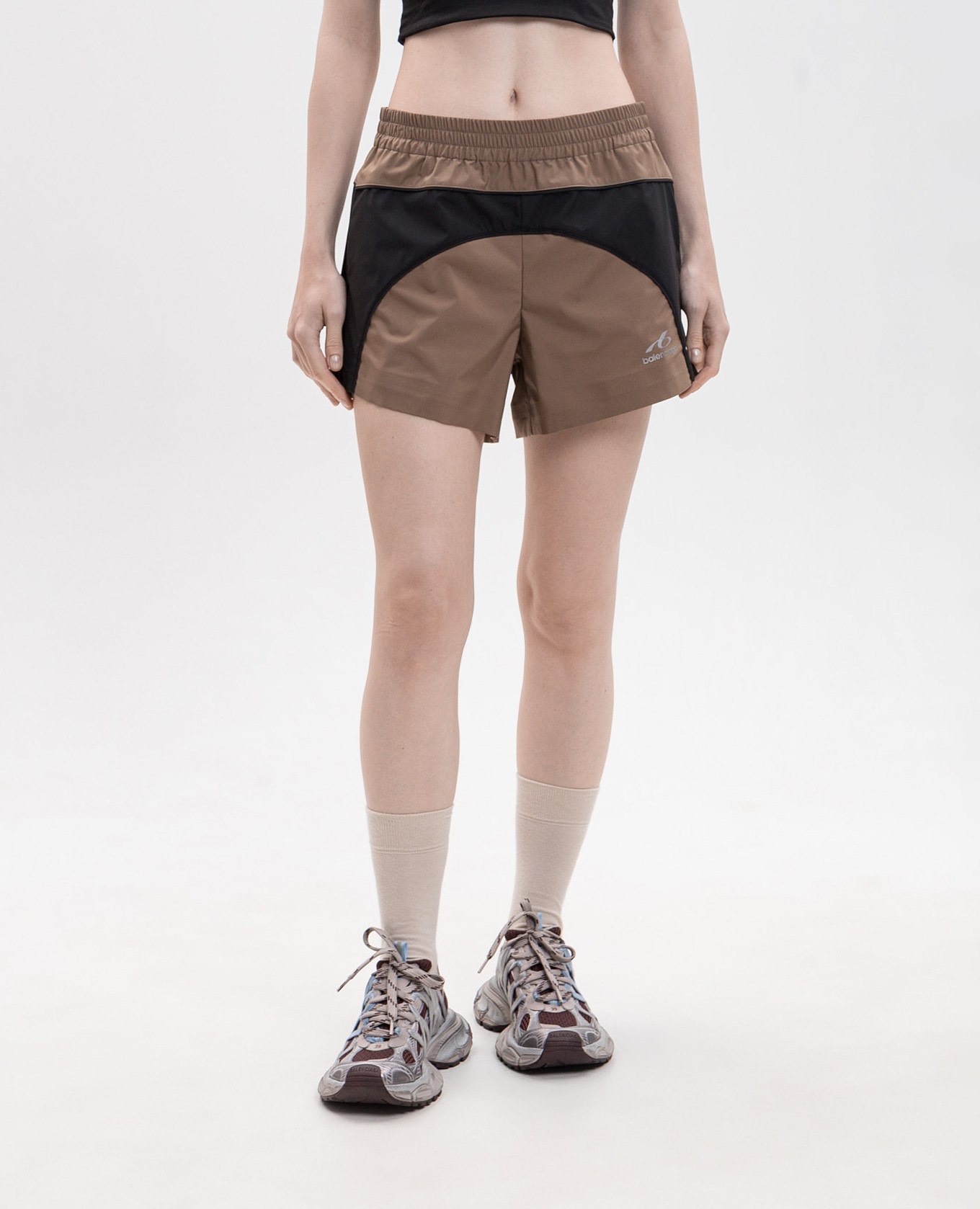 Brown shorts with logo print Balenciaga
Brown shorts with logo print Balenciaga