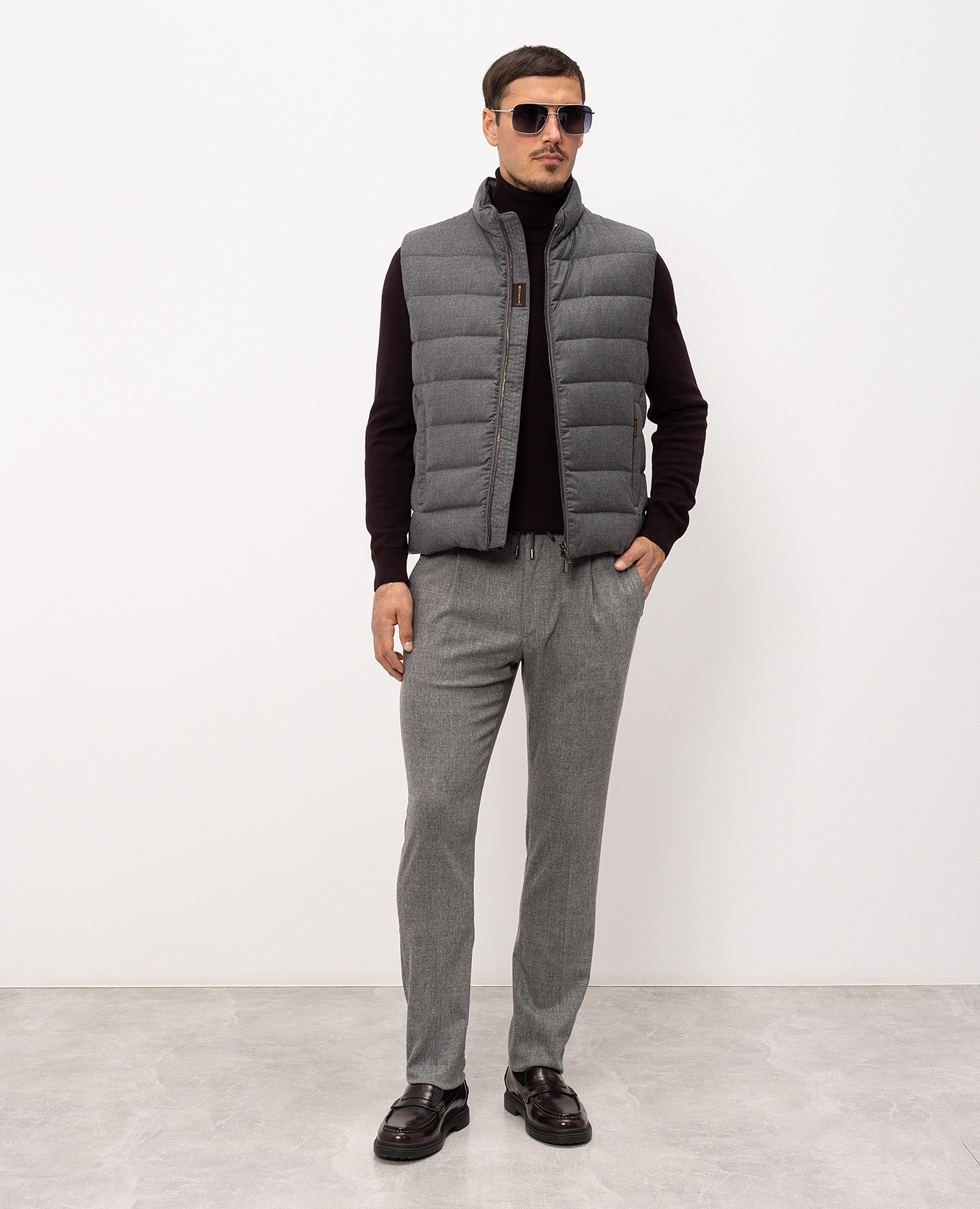 Grey down vest OLIVER MooRER
Grey down vest OLIVER MooRER