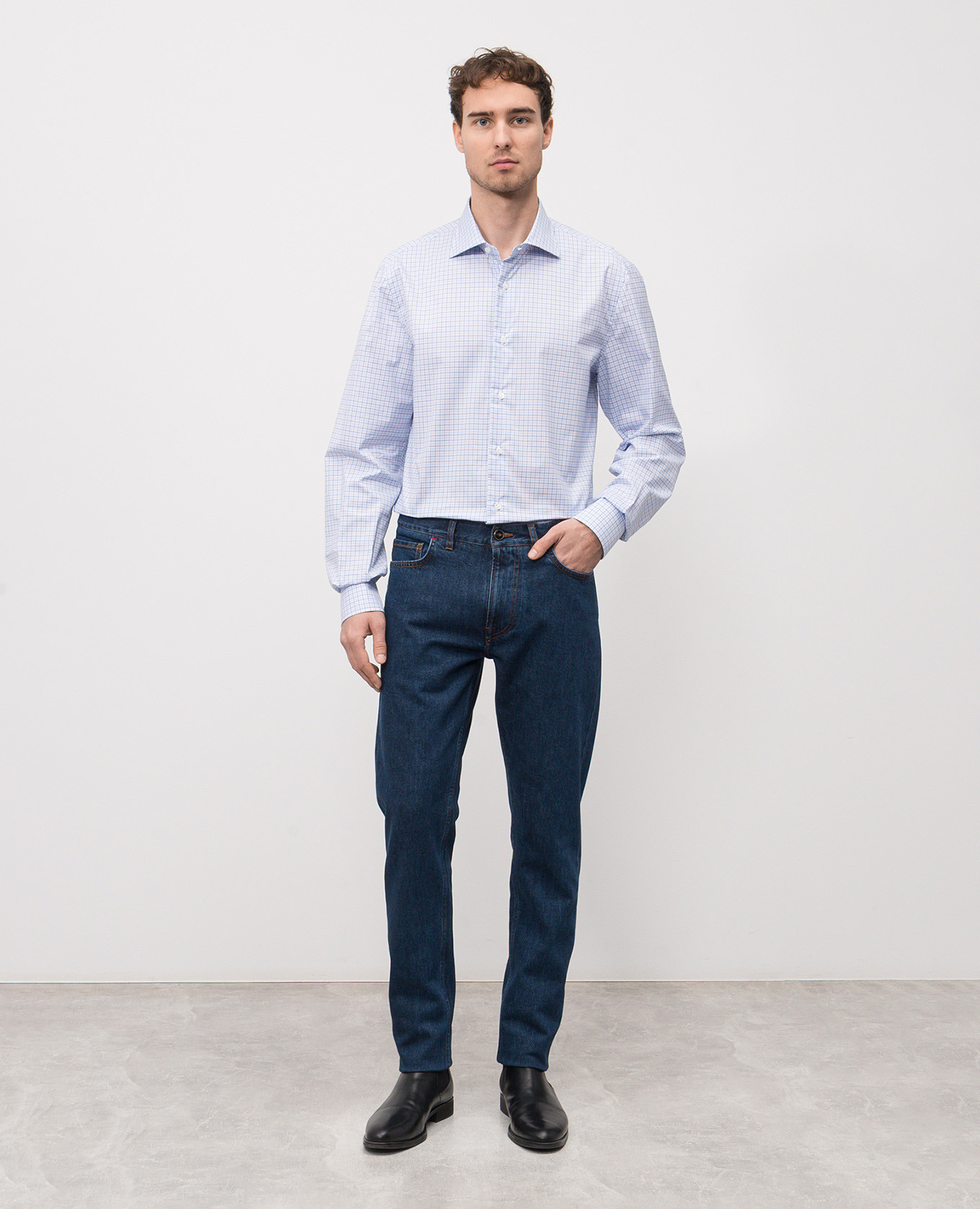 Blue jeans with a patch ISAIA
Blue jeans with a patch ISAIA
