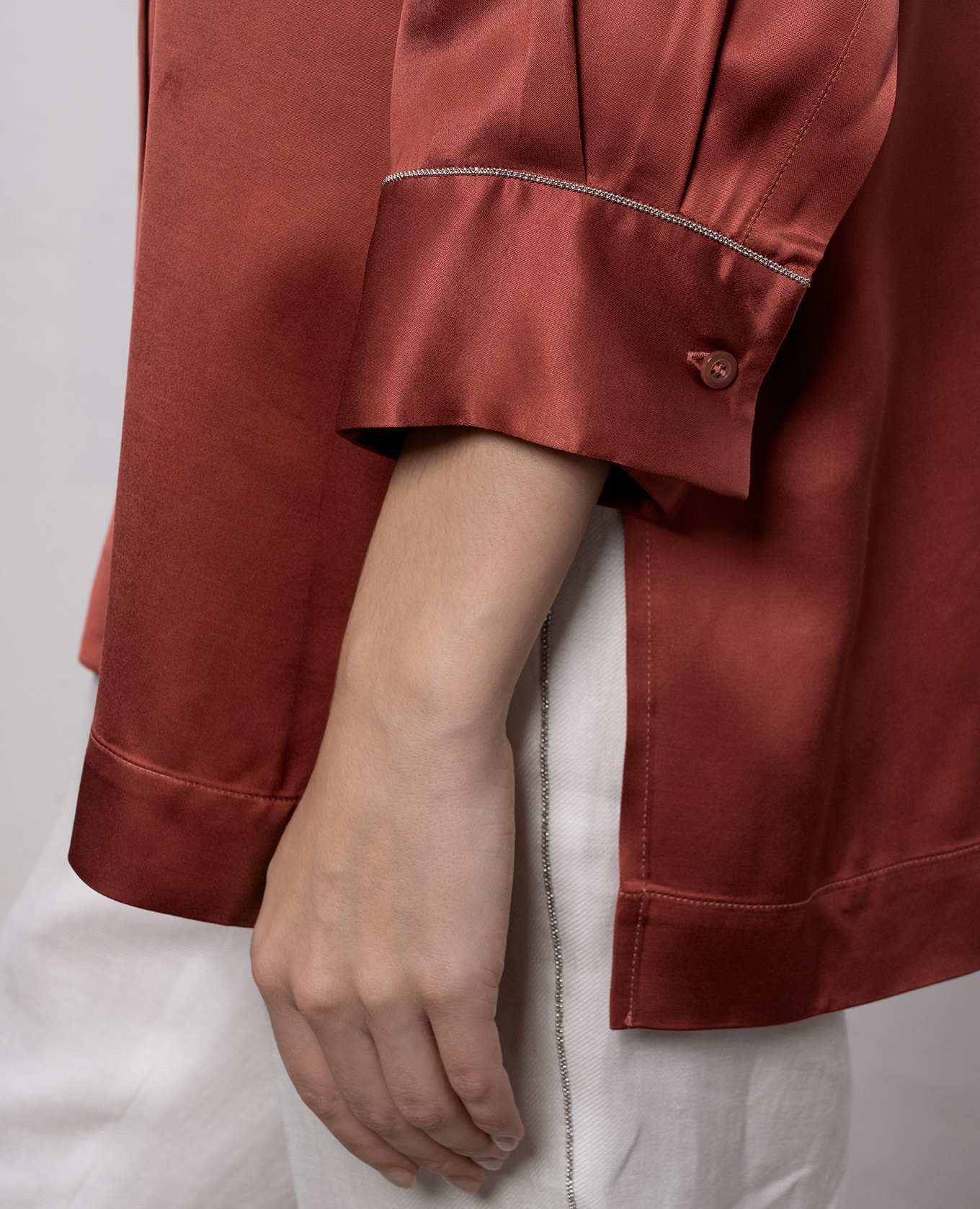 Red blouse with monil chain Peserico
Red blouse with monil chain Peserico