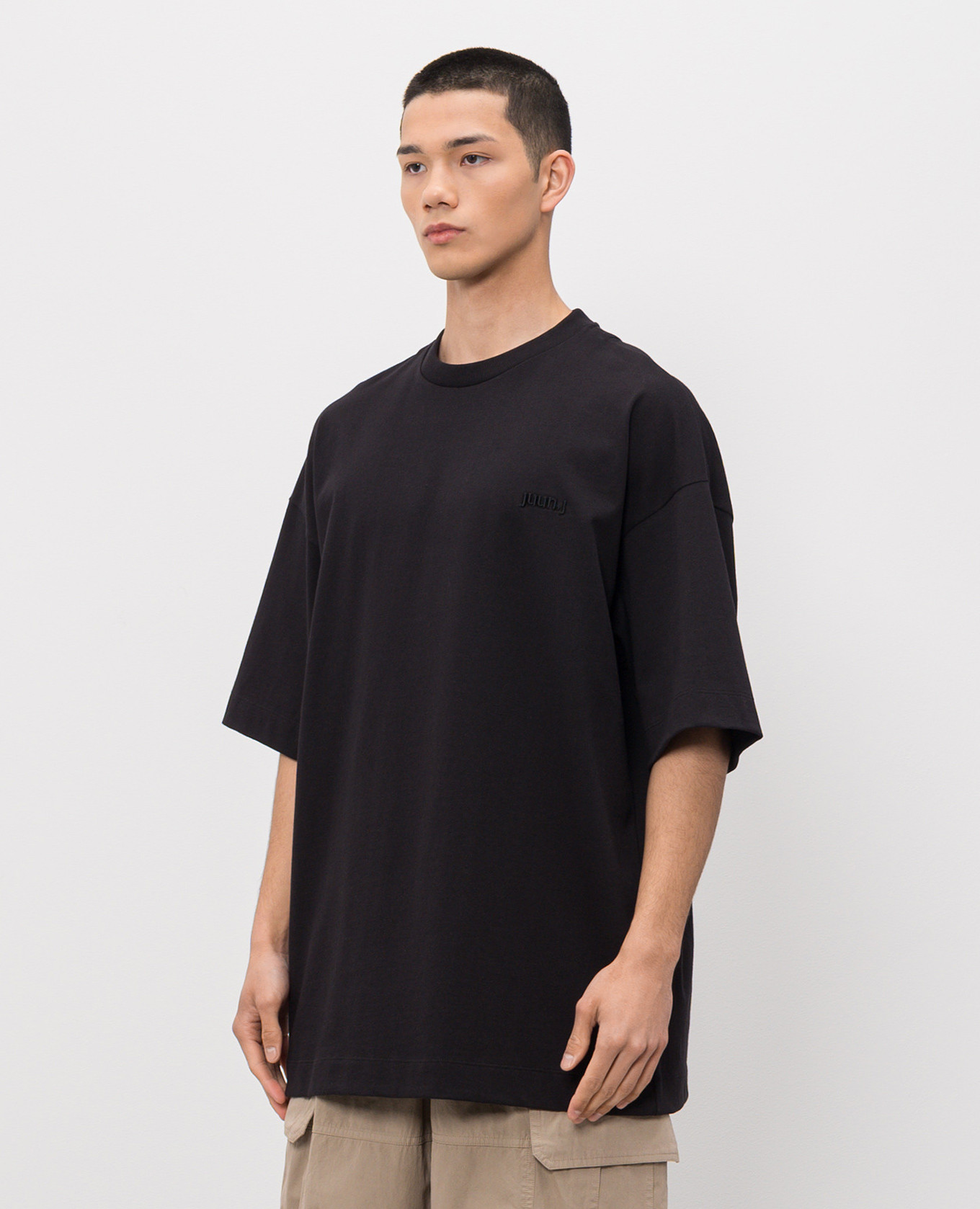 Black T-shirt with embroidered logo Juun.j
Black T-shirt with embroidered logo Juun.j
