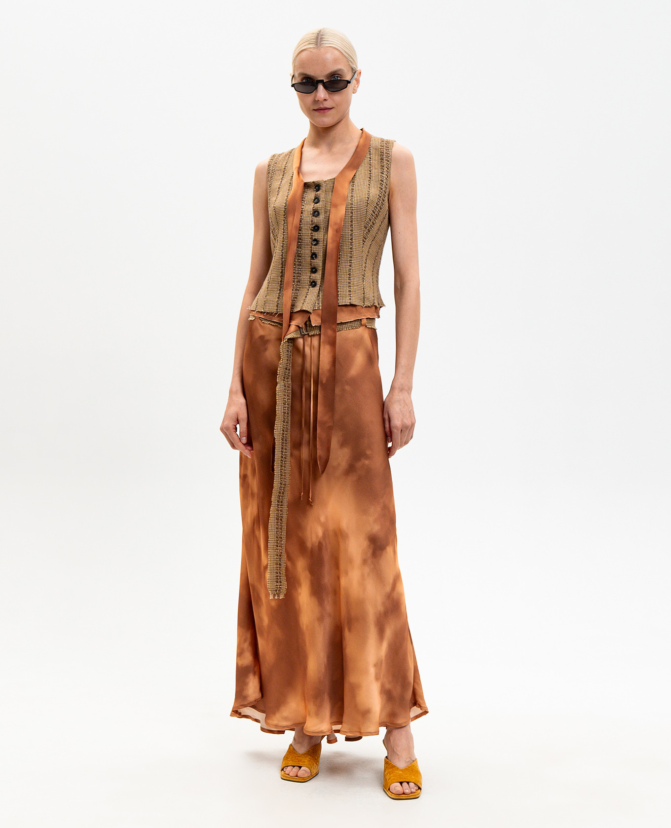 Brown linen vest Masnada
Brown linen vest Masnada