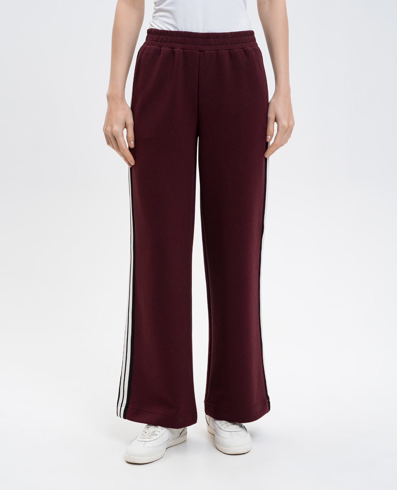 Burgundy striped sweatpants Twinset
Burgundy striped sweatpants Twinset