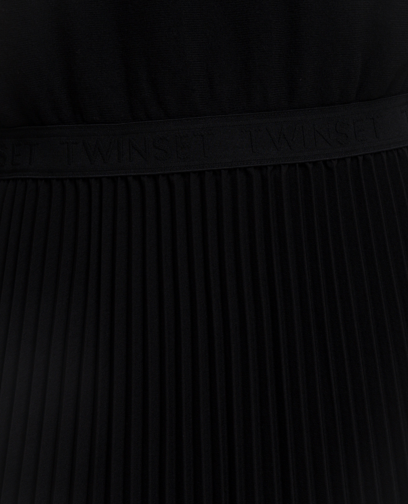 Black dress with pleating Twinset
Black dress with pleating Twinset
