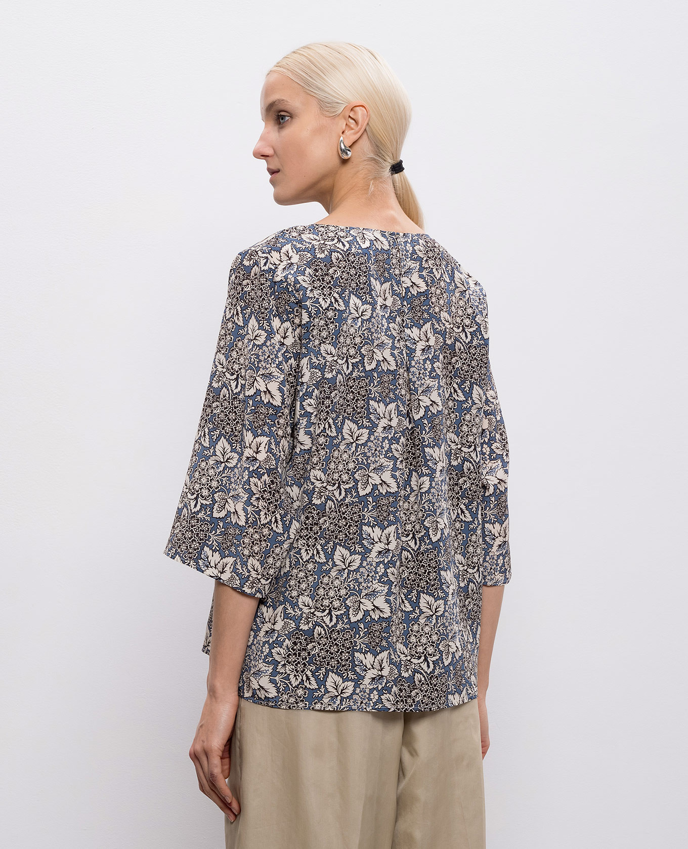 Floral print silk blouse Max Mara Weekend, White
Floral print silk blouse Max Mara Weekend, White