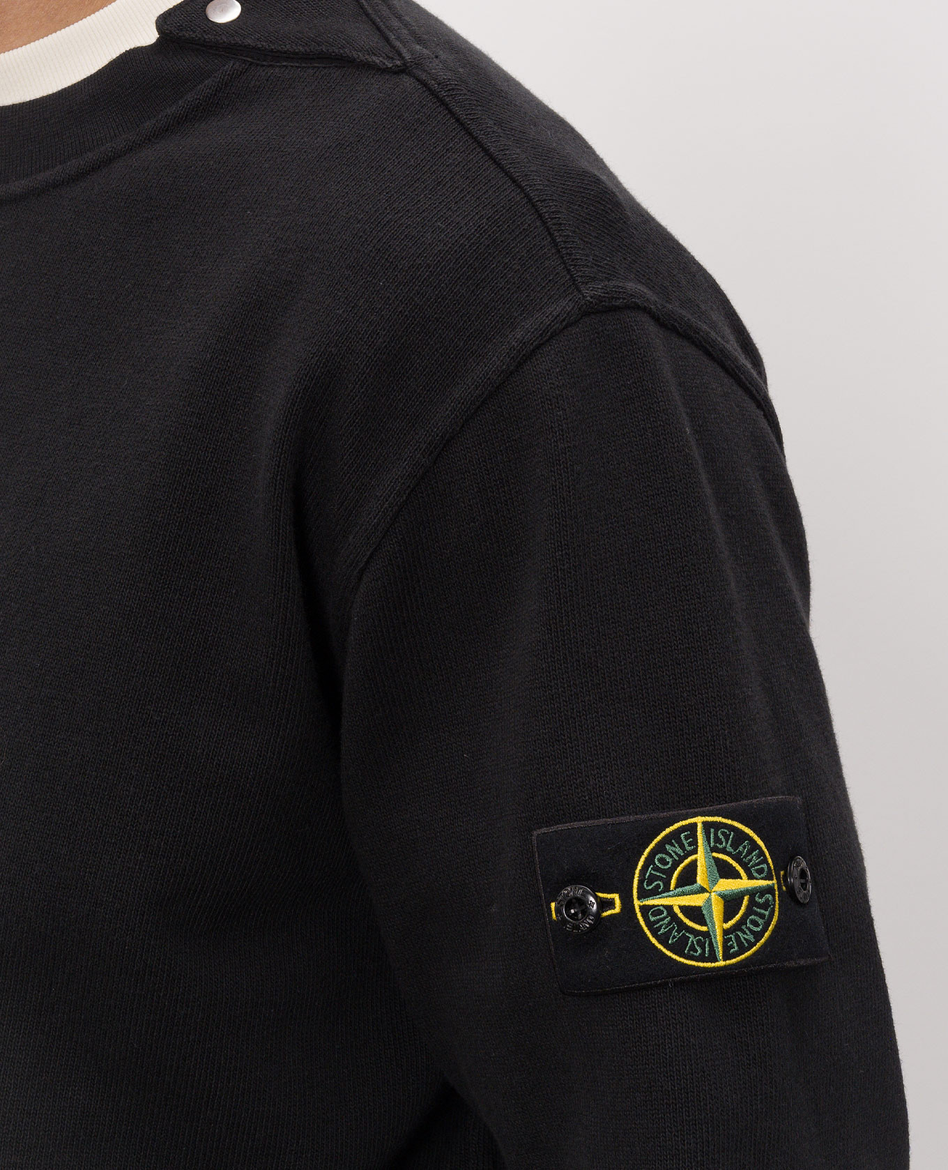 Black sweatshirt with logo patch Stone Island
Black sweatshirt with logo patch Stone Island