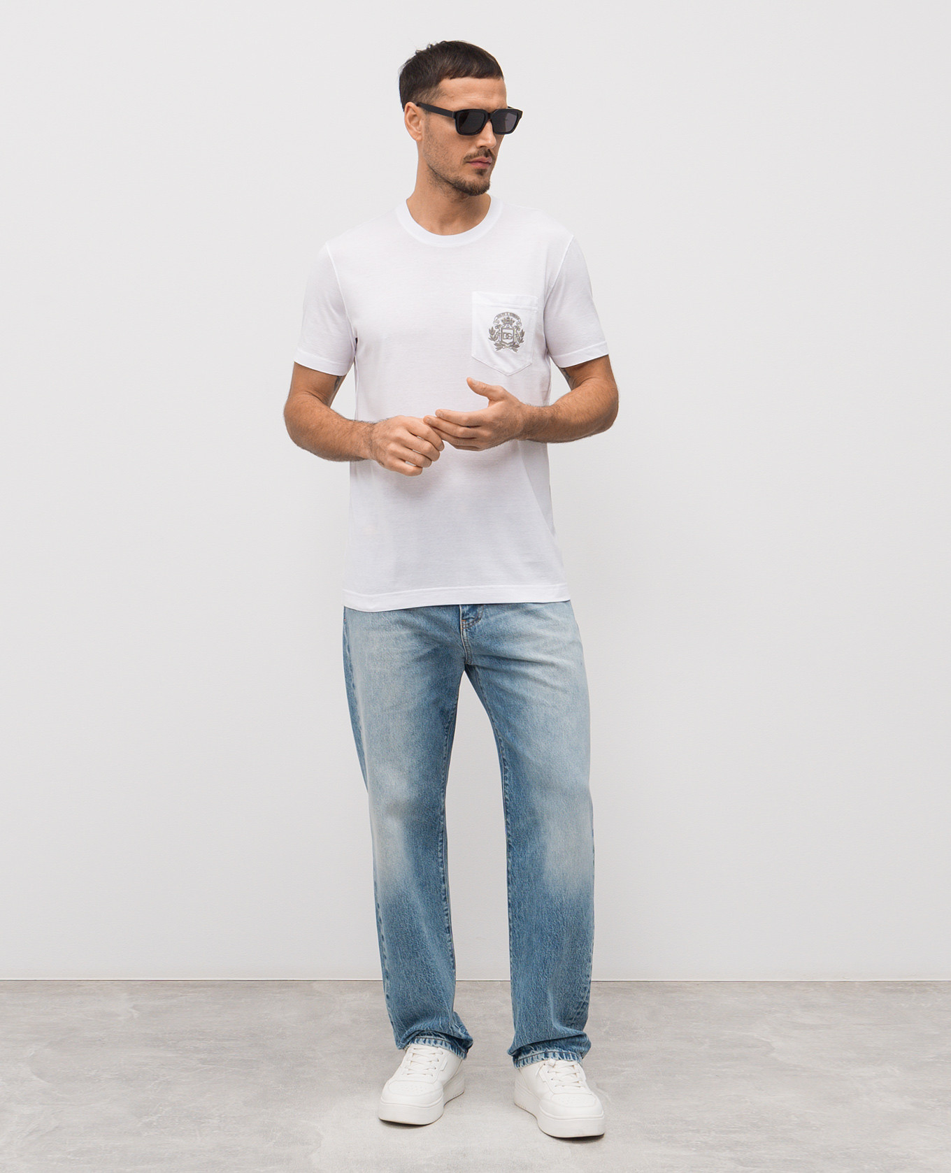 White T-shirt with logo embroidery Dolce&Gabbana
White T-shirt with logo embroidery Dolce&Gabbana