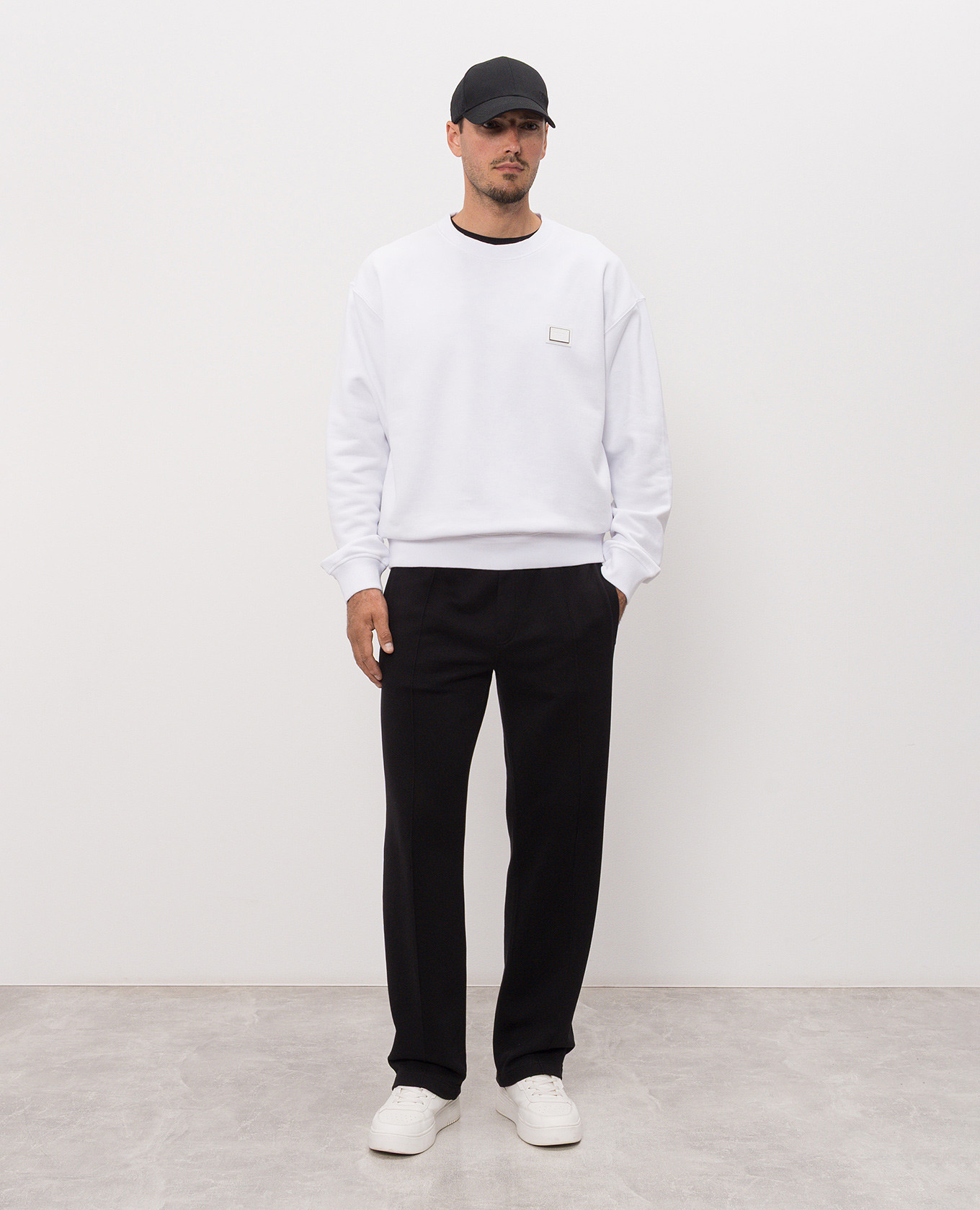 Black T-shirt with contrast logo embroidery Dolce&Gabbana
Black T-shirt with contrast logo embroidery Dolce&Gabbana