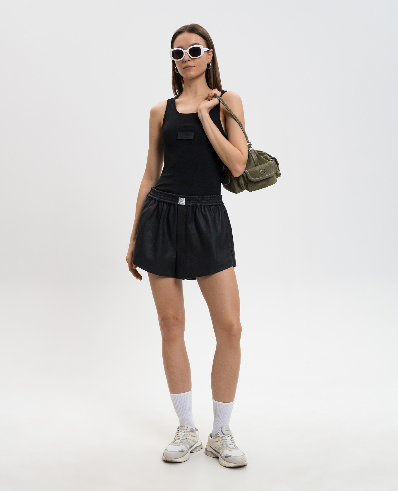 Black shorts with logo patch Maison Margiela MM6
Black shorts with logo patch Maison Margiela MM6