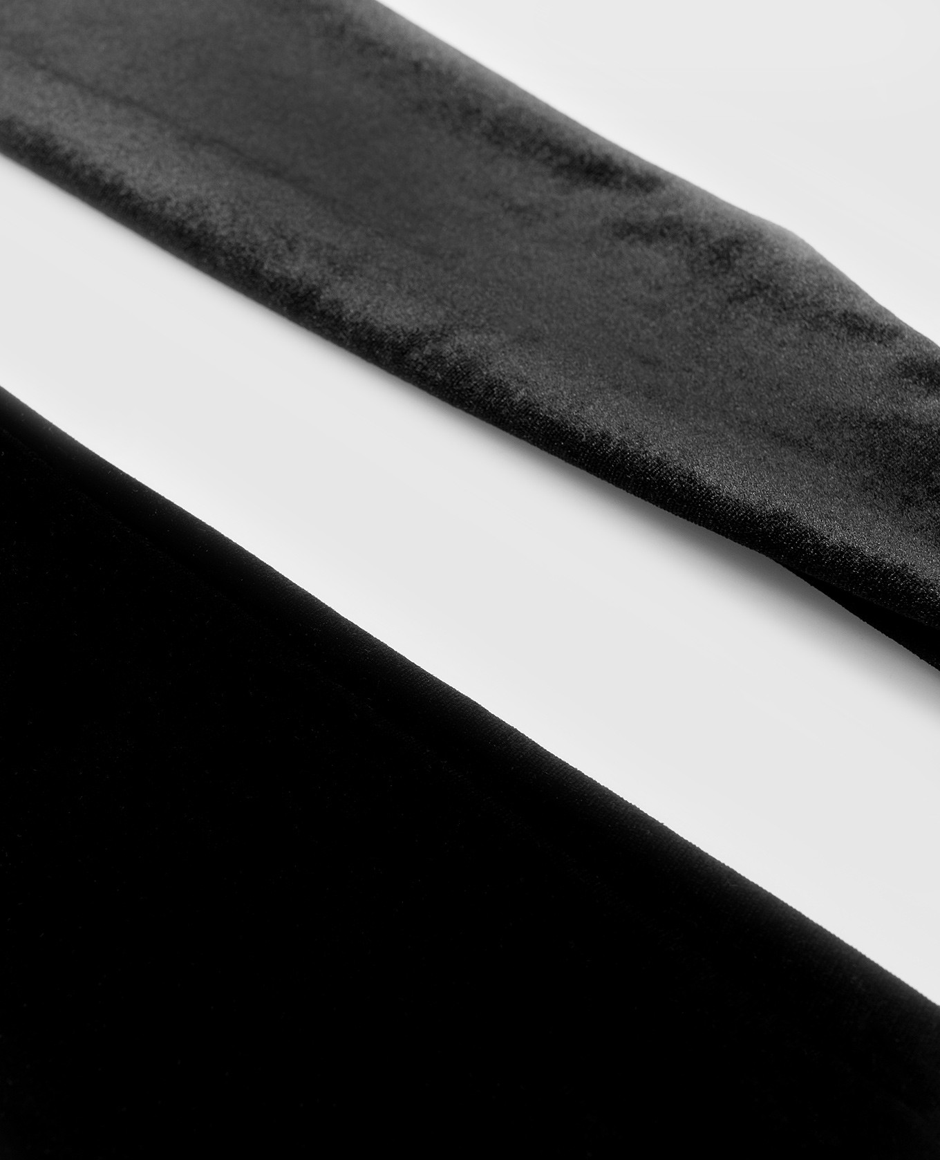 Black velvet long silk gloves Richard Quinn
Black velvet long silk gloves Richard Quinn