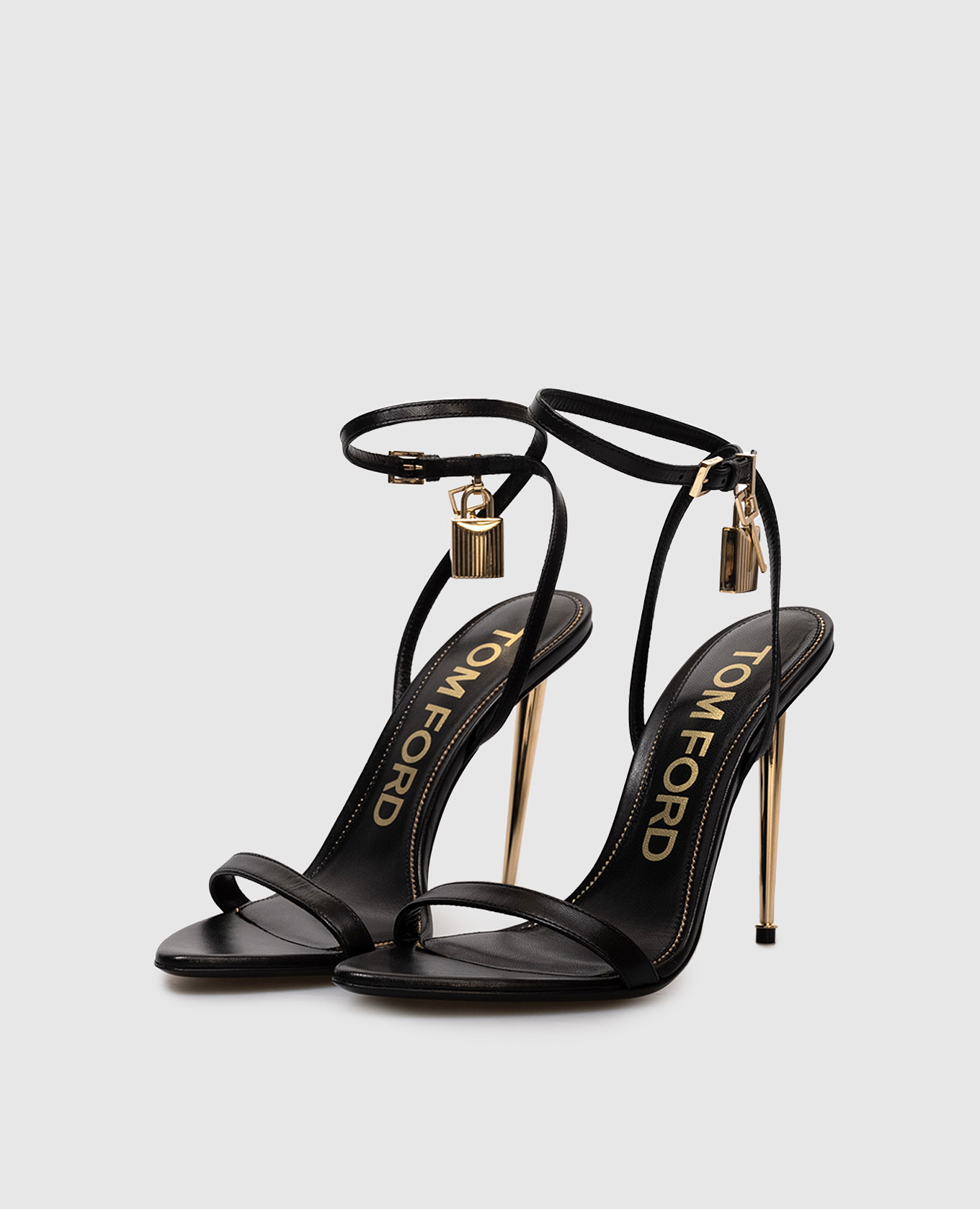 Black leather sandals with a pendant Tom Ford
Black leather sandals with a pendant Tom Ford