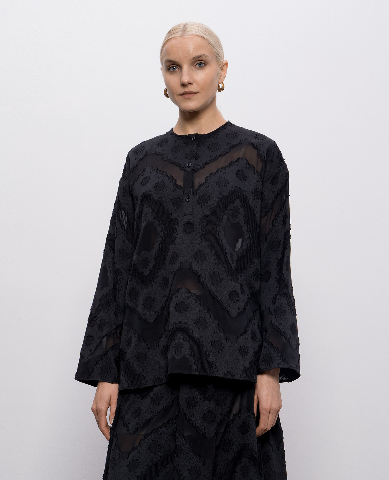 Black blouse with woven pattern Agnona
Black blouse with woven pattern Agnona