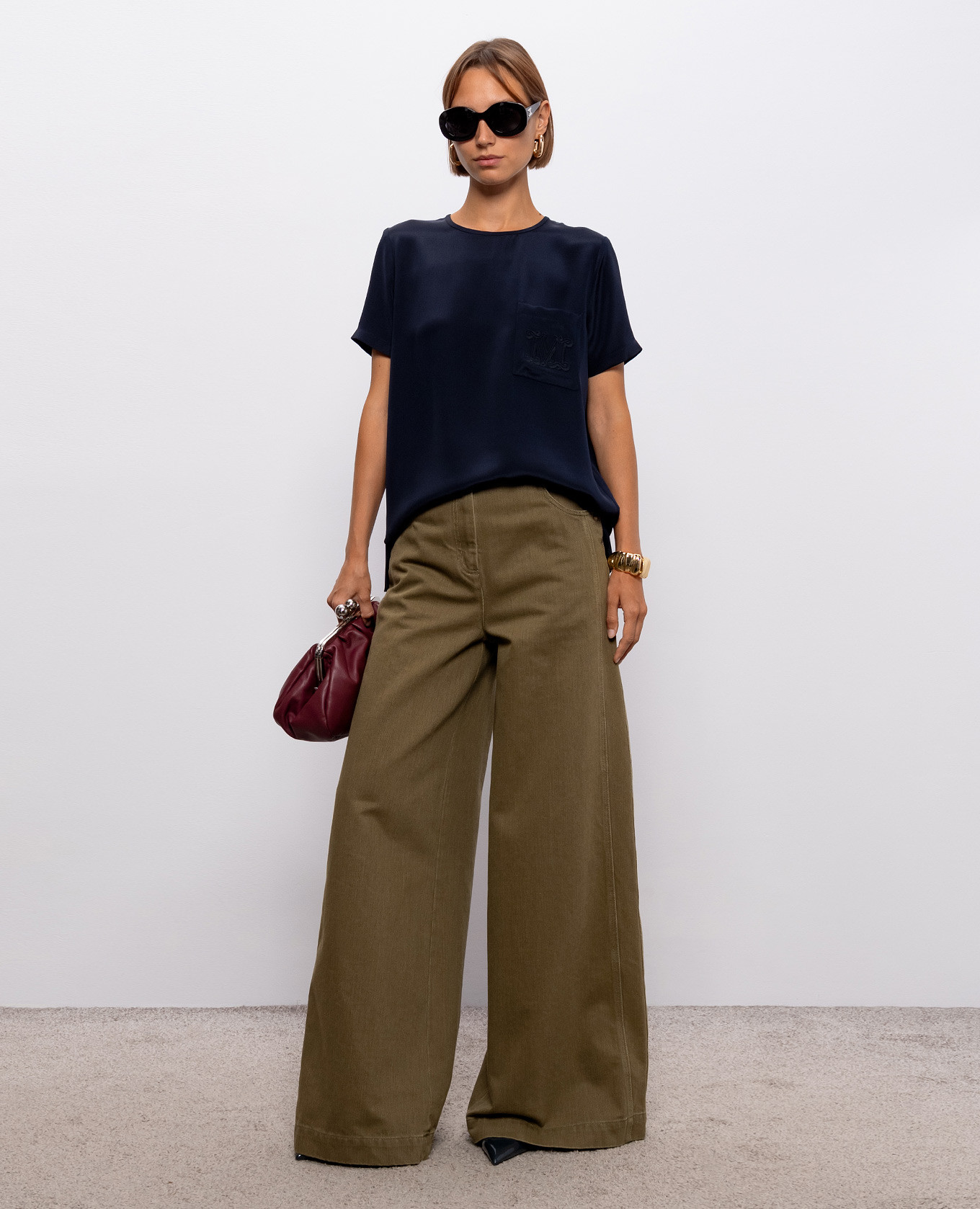 Blue silk top with monogram embroidery Max Mara
Blue silk top with monogram embroidery Max Mara