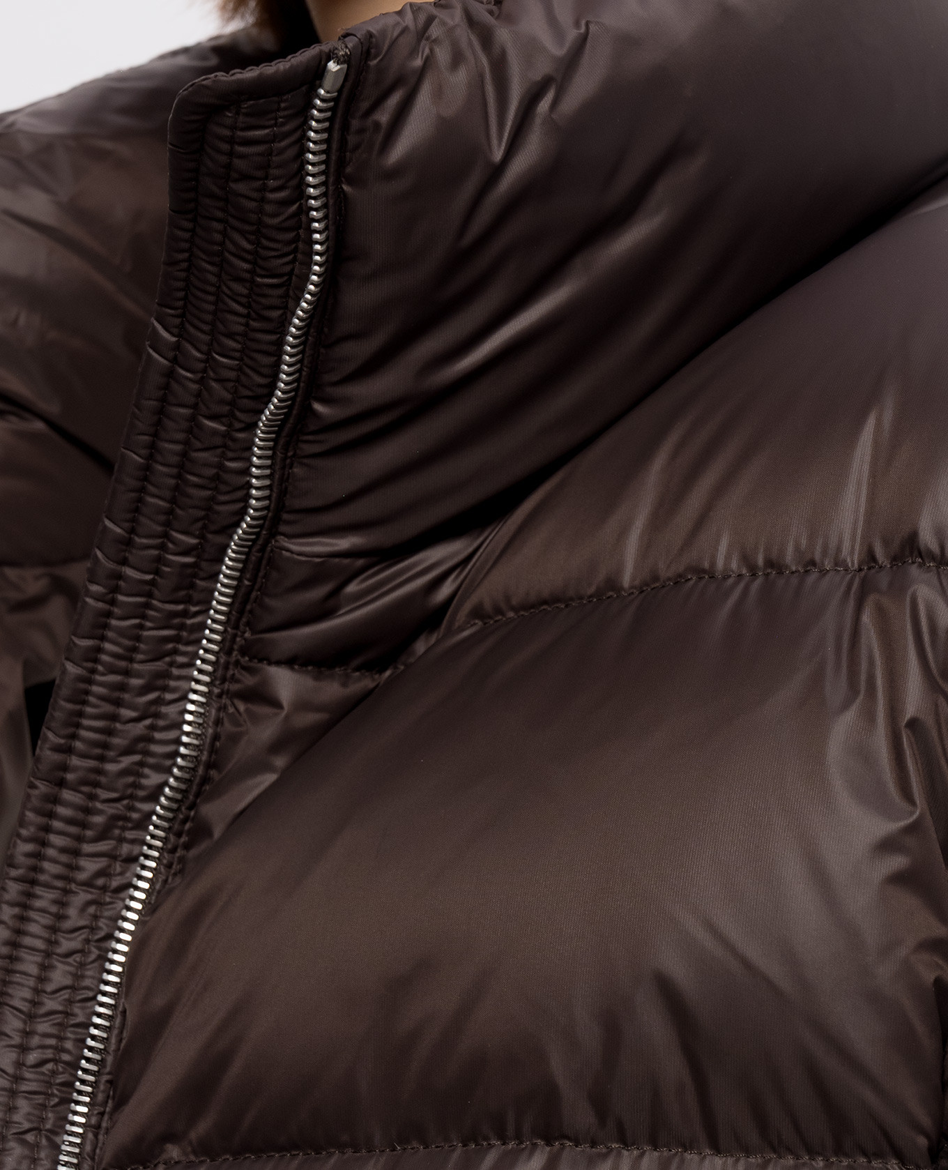 Brown quilted down jacket with monil chain Peserico
Brown quilted down jacket with monil chain Peserico