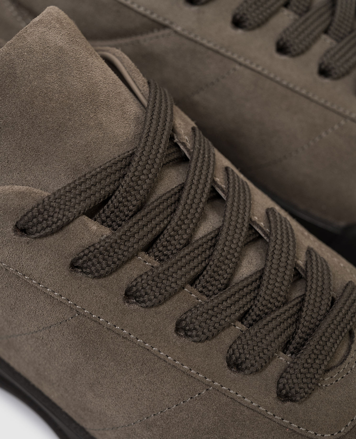 Brown suede sneakers with logo Fear of God
Brown suede sneakers with logo Fear of God