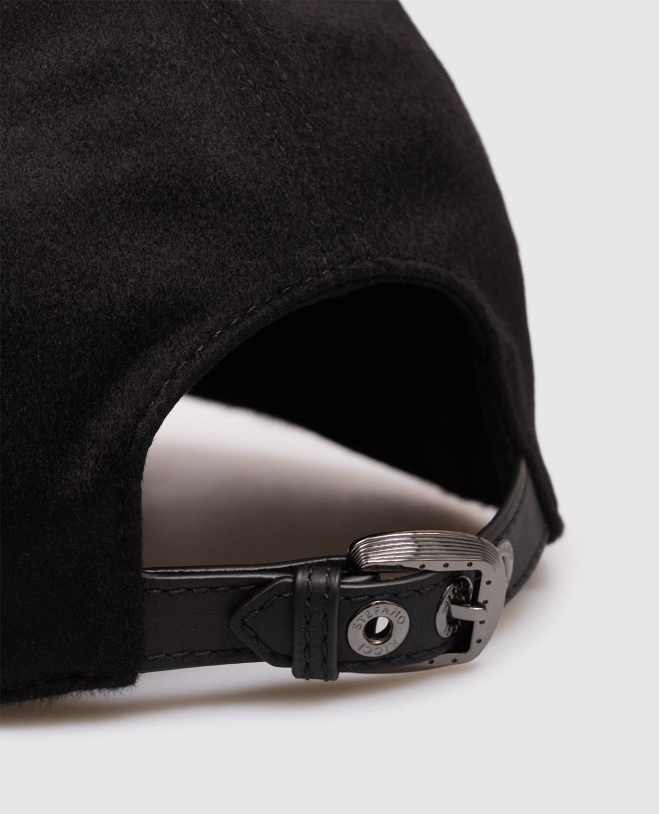 Black cashmere cap Stefano Ricci
Black cashmere cap Stefano Ricci