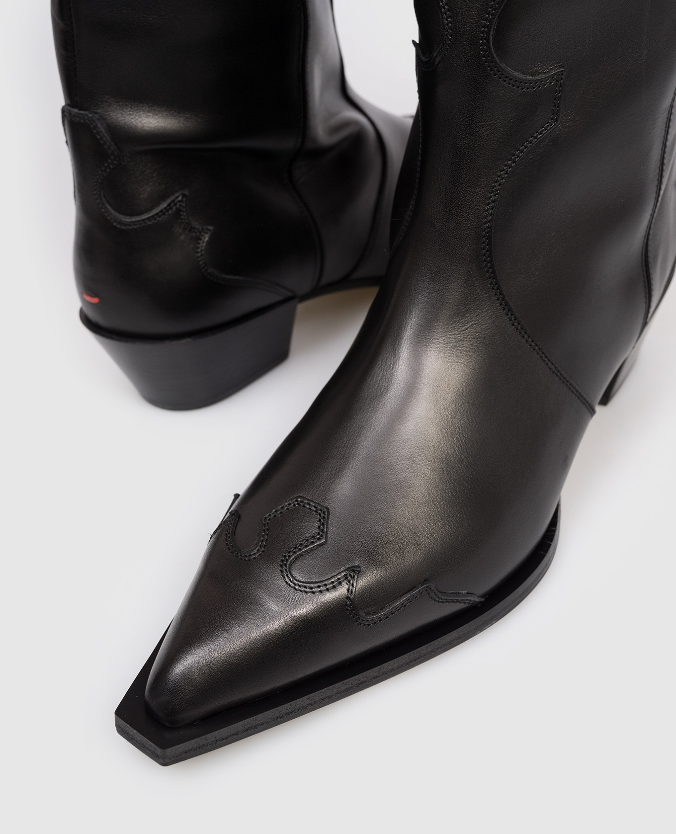 Black leather cossacks Aruna Aeyde
Black leather cossacks Aruna Aeyde