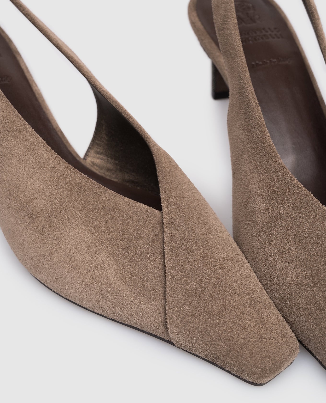 Brown suede slingbacks with chain Brunello Cucinelli
Brown suede slingbacks with chain Brunello Cucinelli