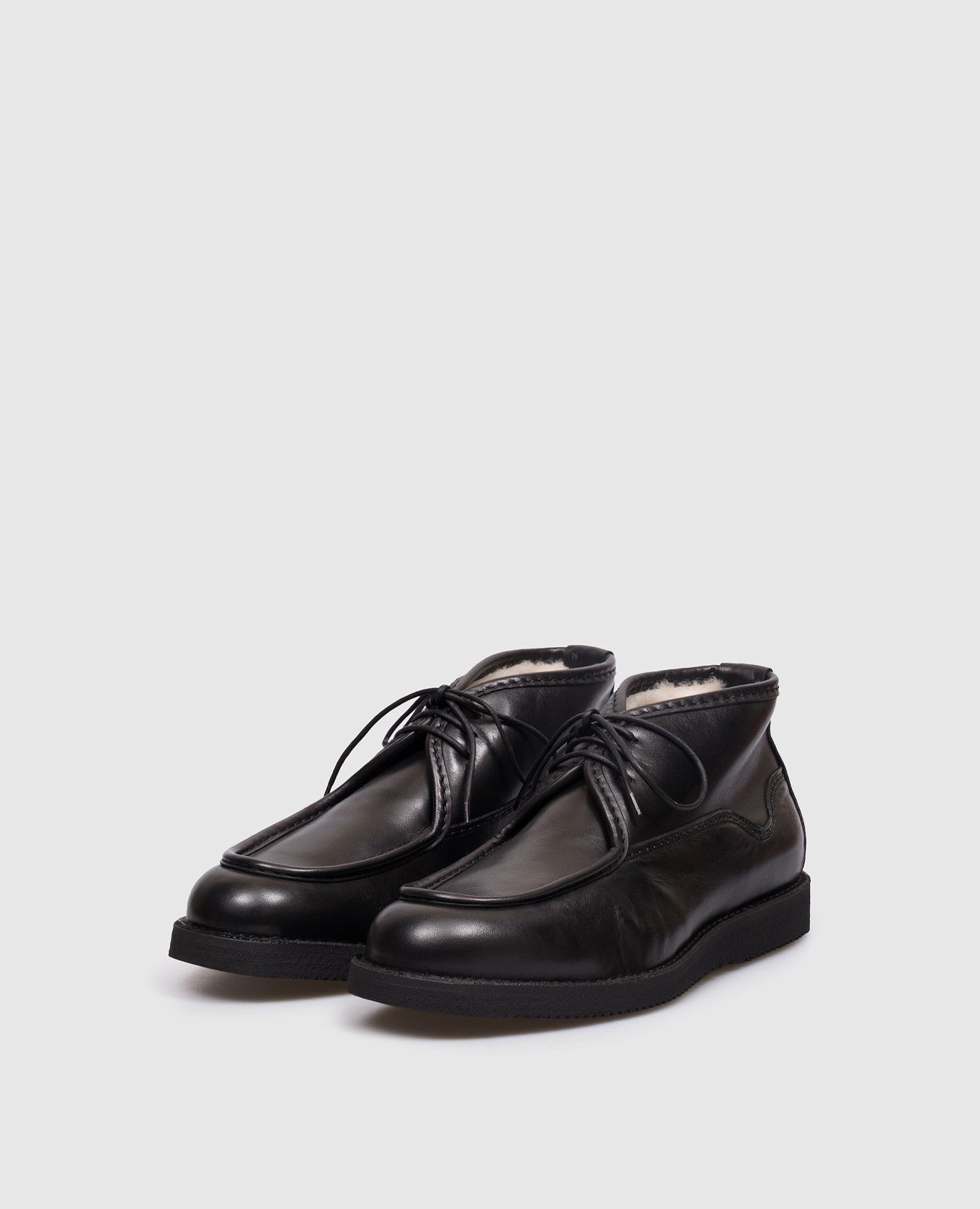 Black leather deserts with fur Pantanetti
Black leather deserts with fur Pantanetti