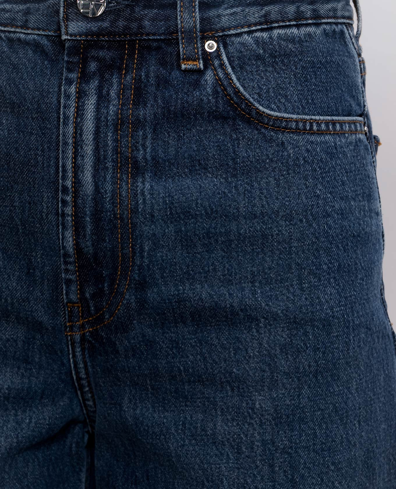 Blue jeans with logo patch Toteme
Blue jeans with logo patch Toteme