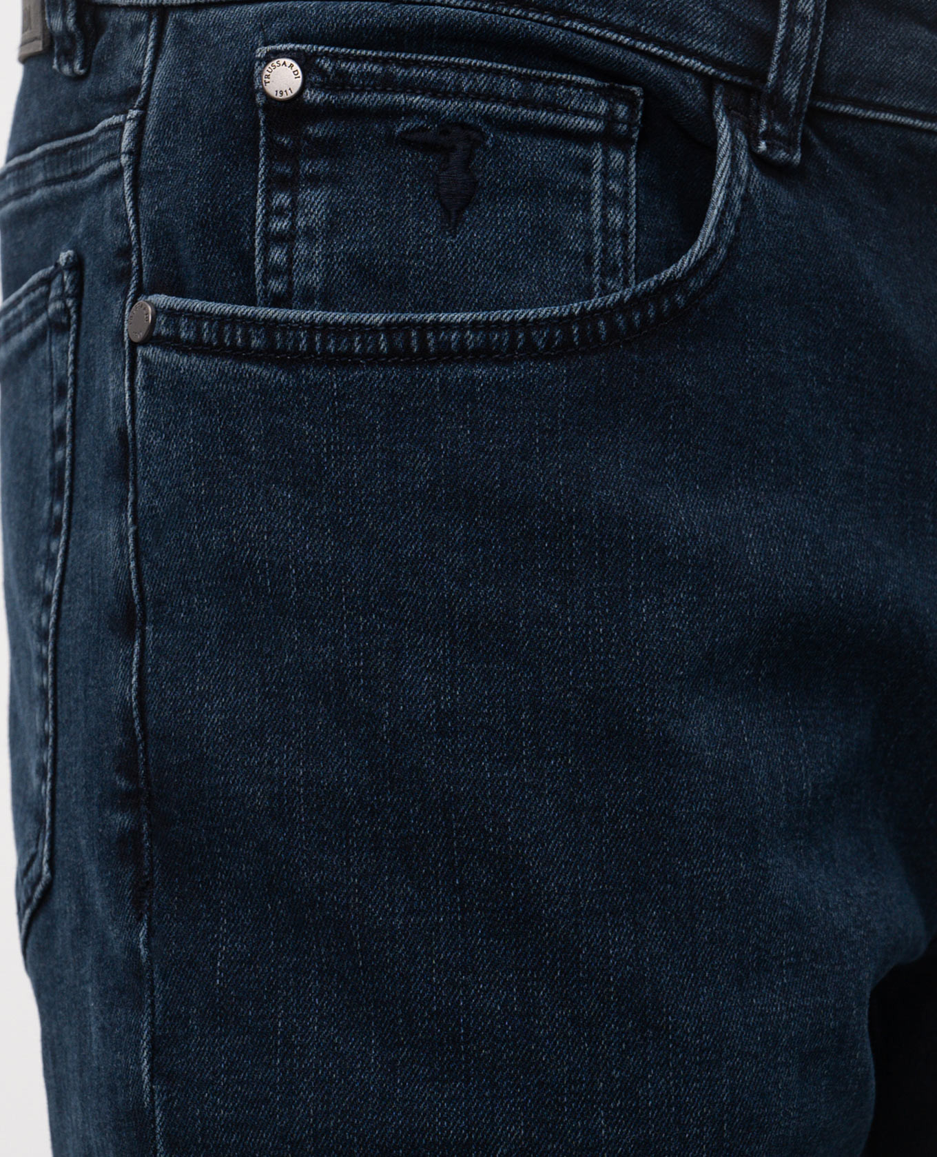 Blue jeans with embroidered emblem Trussardi
Blue jeans with embroidered emblem Trussardi