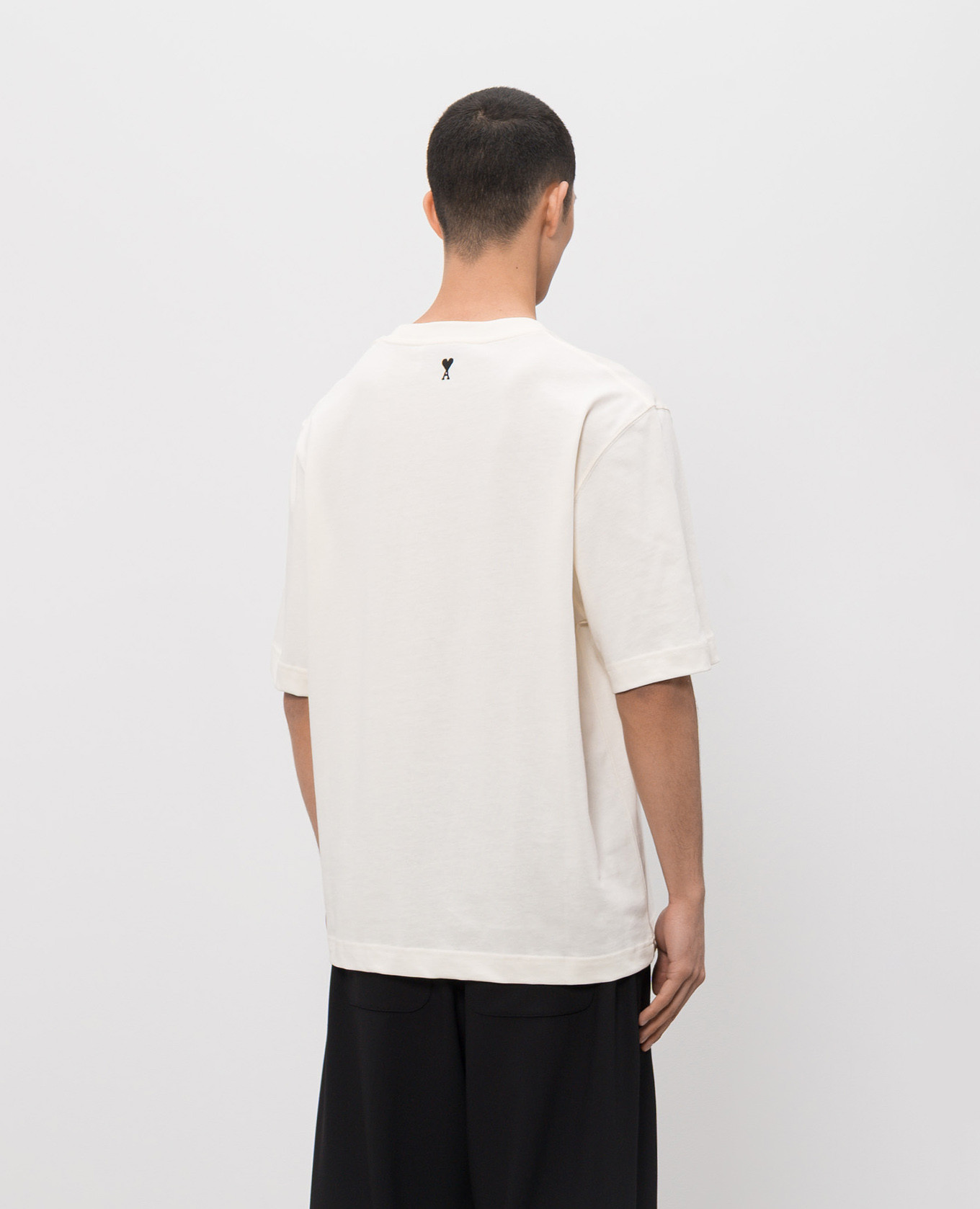 Ivory T-shirt with textured print Ami Paris, Beige
Ivory T-shirt with textured print Ami Paris, Beige