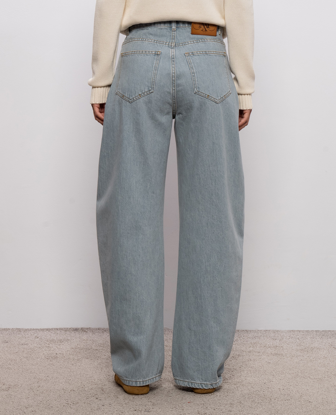 Blue banana jeans with a patch Max & Co, Light blue
Blue banana jeans with a patch Max & Co, Light blue