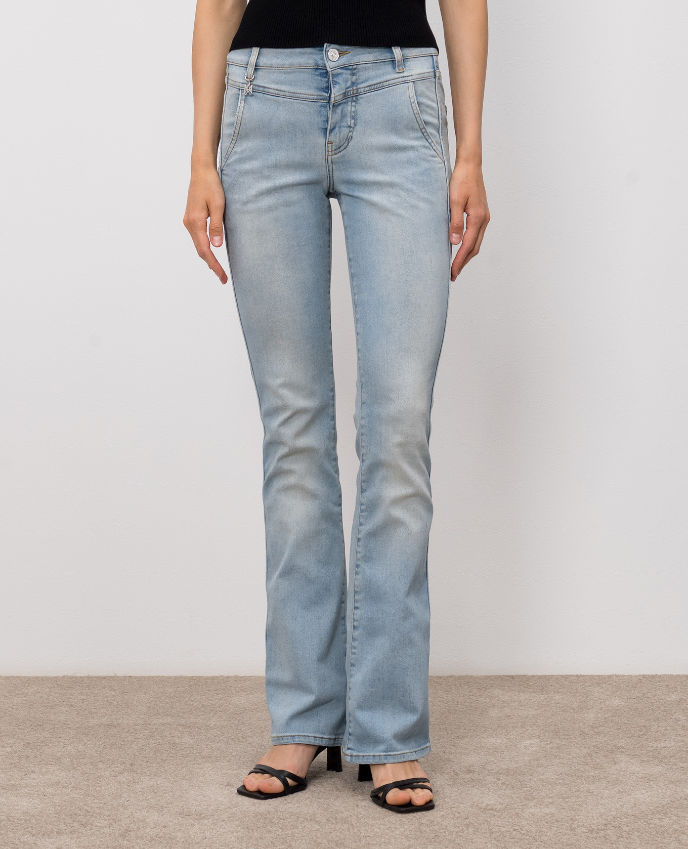 Blue flared jeans with a frayed effect AMIRI, Light blue
Blue flared jeans with a frayed effect AMIRI, Light blue