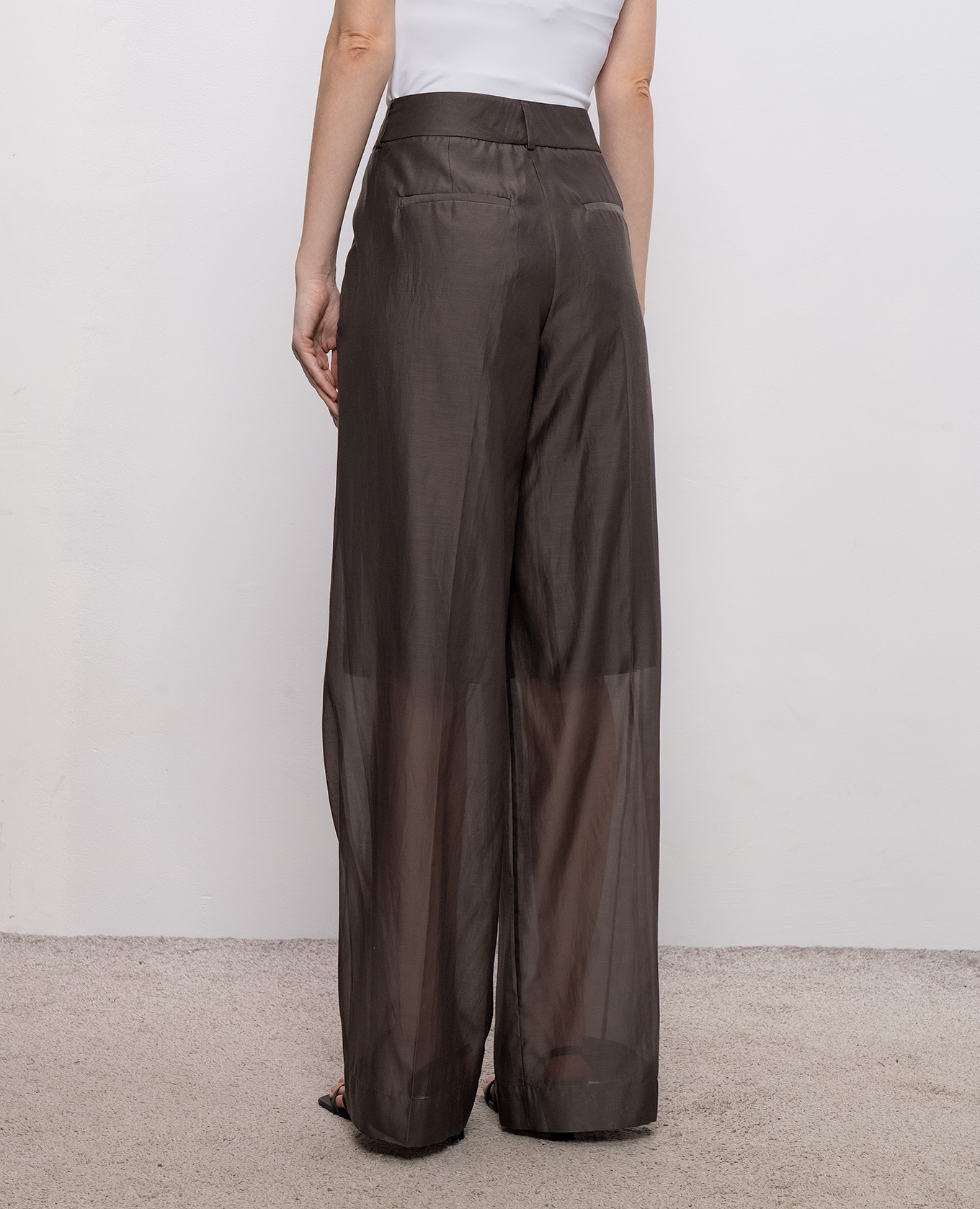 Brown silk pants with branded patch Peserico
Brown silk pants with branded patch Peserico