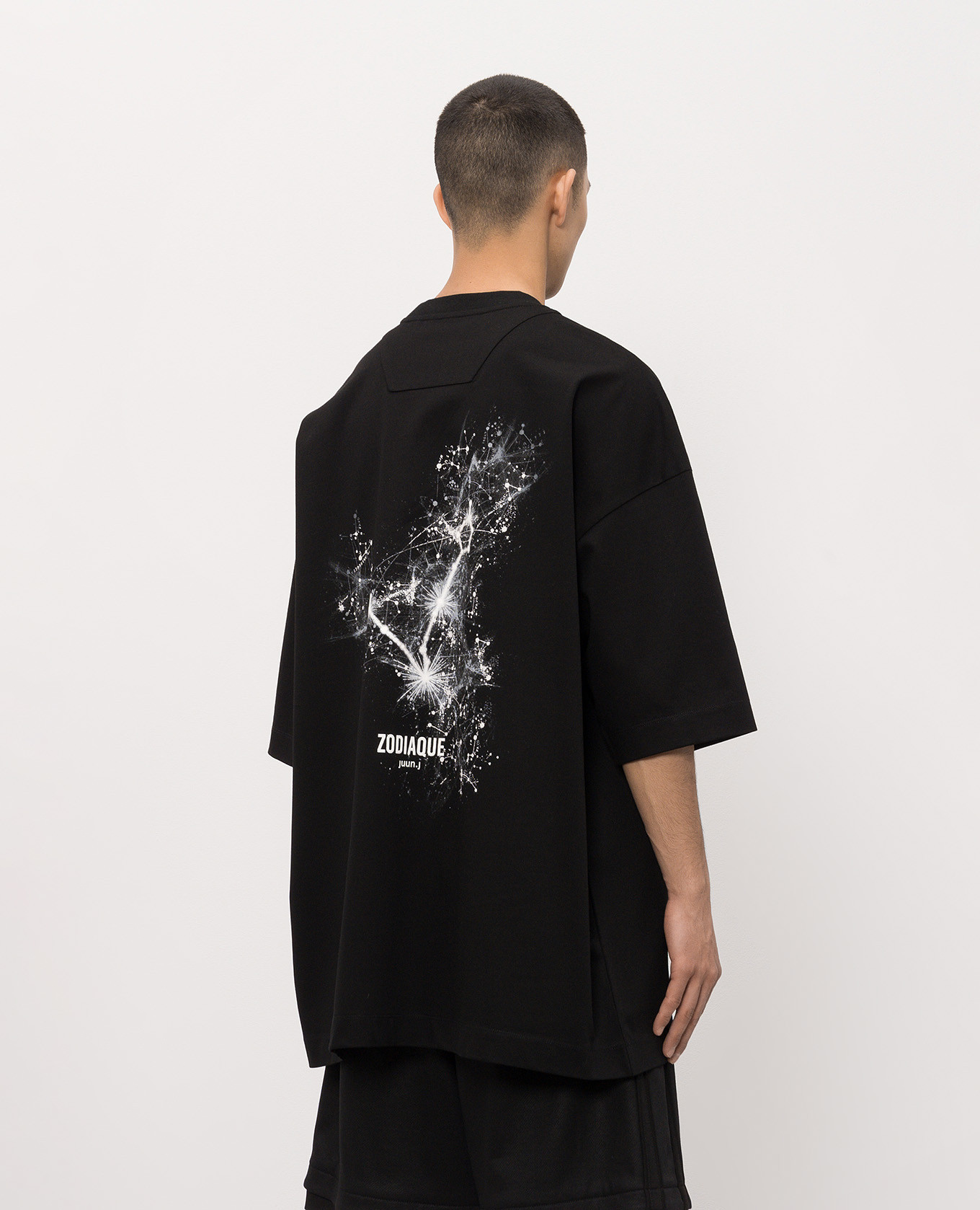 Black T-shirt Zodiac Juun.j
Black T-shirt Zodiac Juun.j