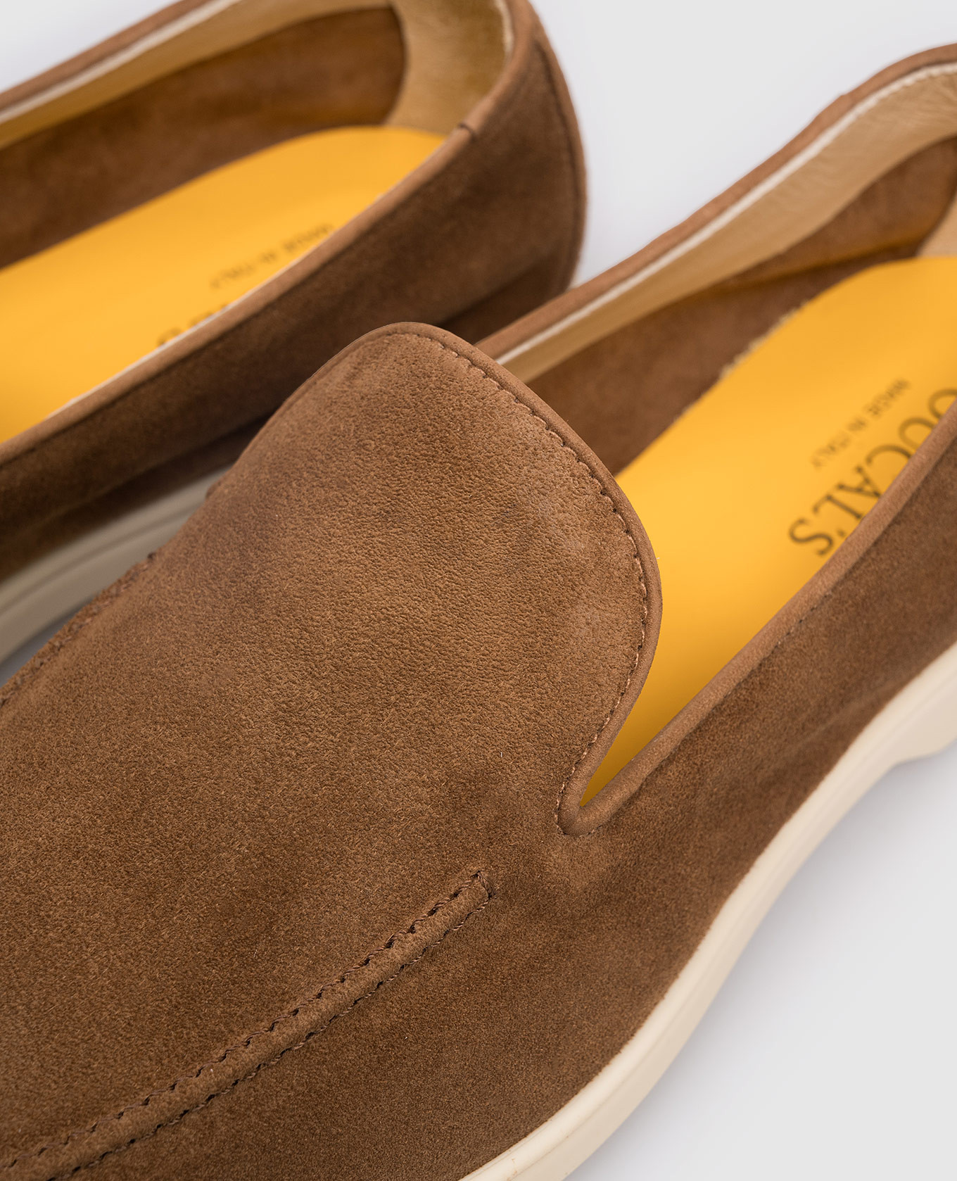 Brown suede loafers with logo Doucal's
Brown suede loafers with logo Doucal's