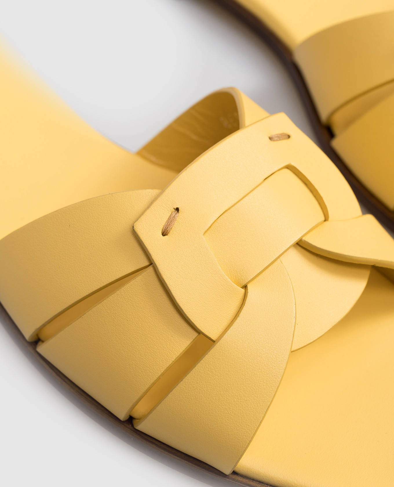 Yellow leather flip-flops Doucal's
Yellow leather flip-flops Doucal's