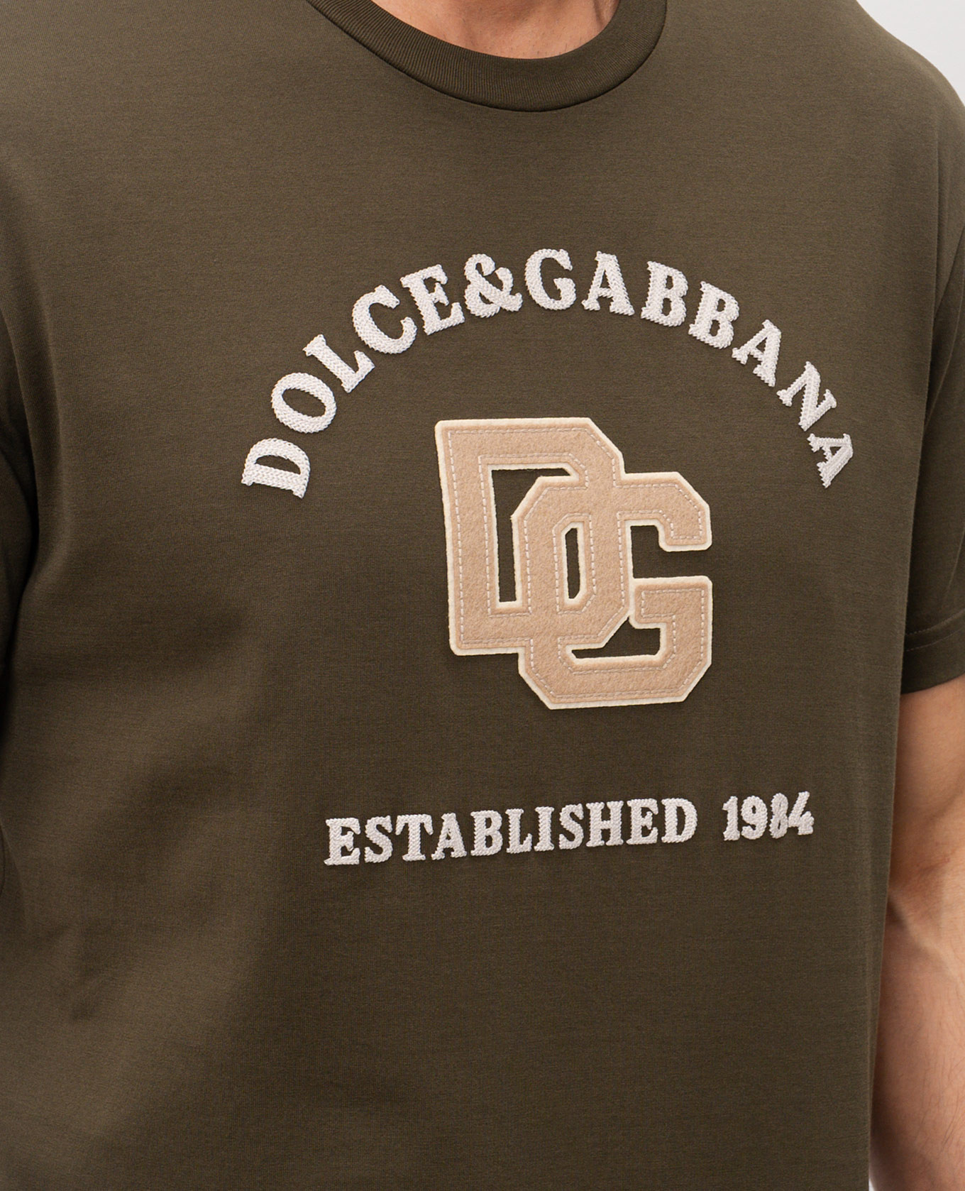 Khaki T-shirt with embroidered logo Dolce&Gabbana
Khaki T-shirt with embroidered logo Dolce&Gabbana