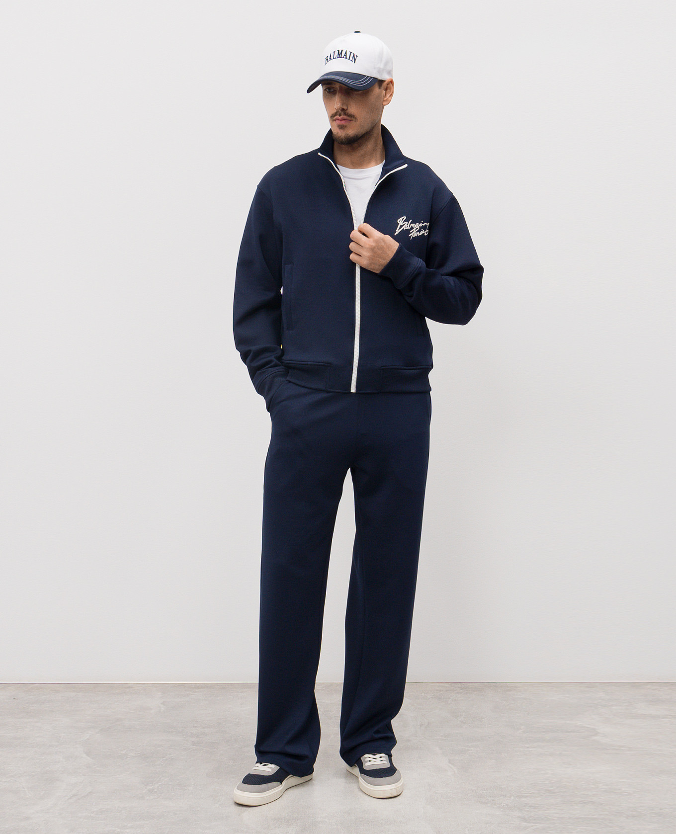 Blue sports jacket with logo Balmain
Blue sports jacket with logo Balmain