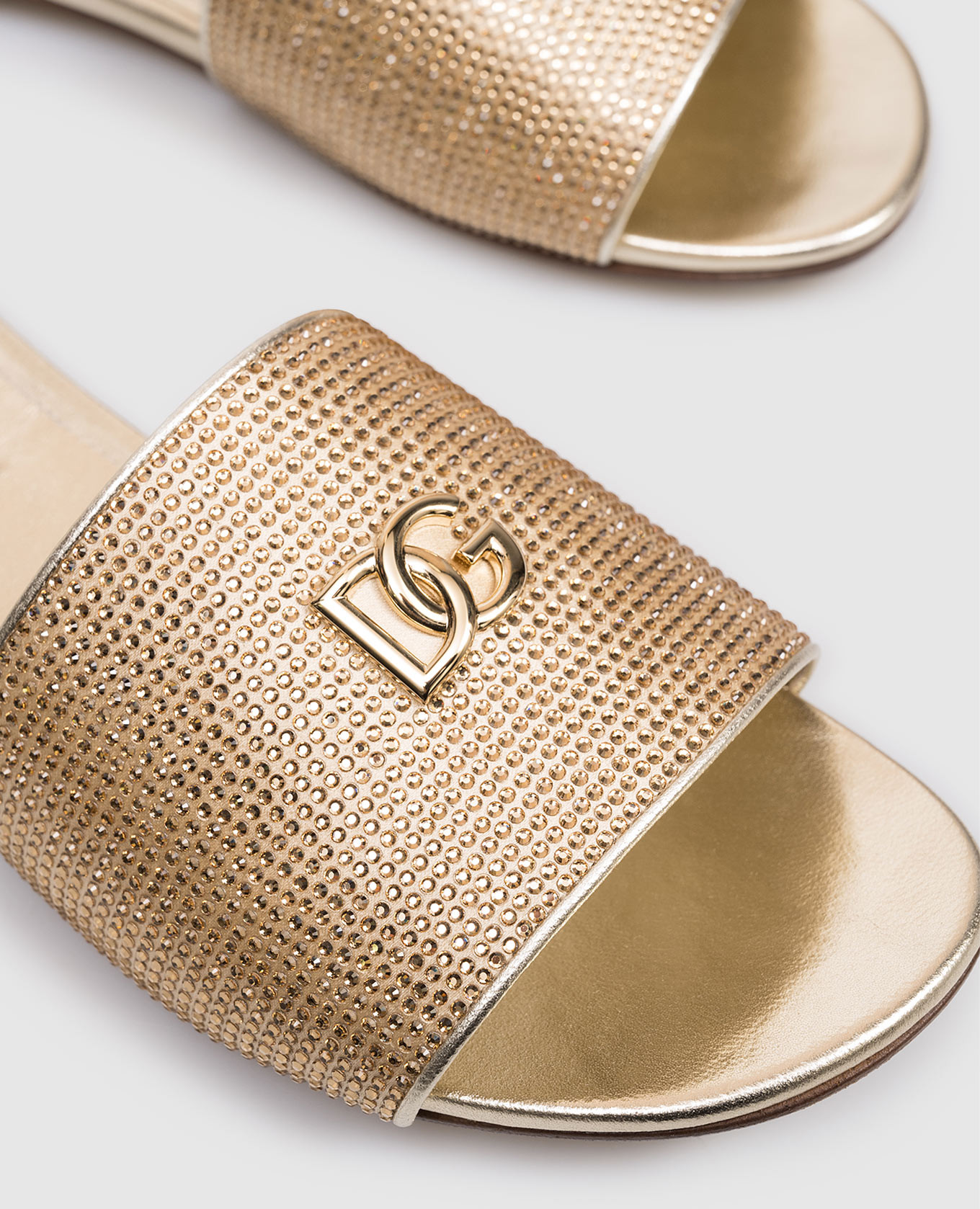 Children's golden flip-flops with crystals Dolce&Gabbana
Children's golden flip-flops with crystals Dolce&Gabbana