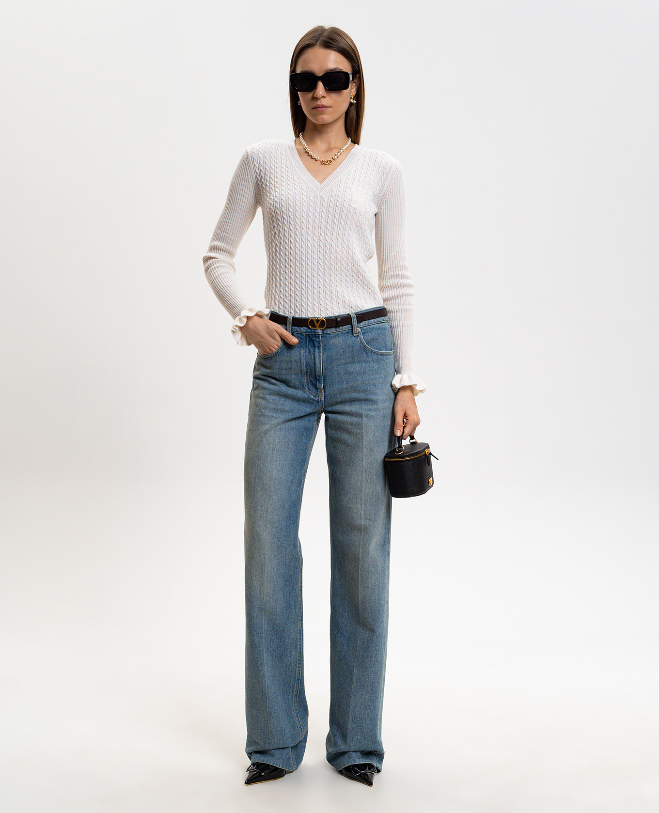 White cashmere pullover with logo embroidery Valentino
White cashmere pullover with logo embroidery Valentino