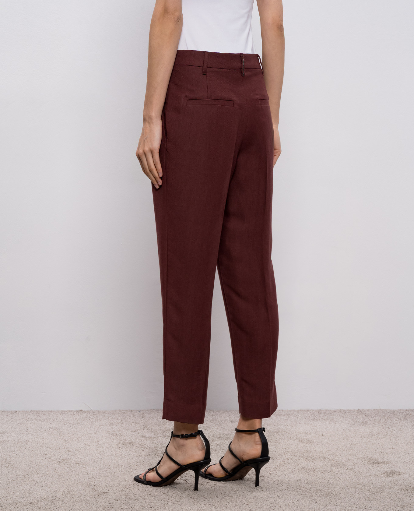 Burgundy linen pants Brunello Cucinelli
Burgundy linen pants Brunello Cucinelli