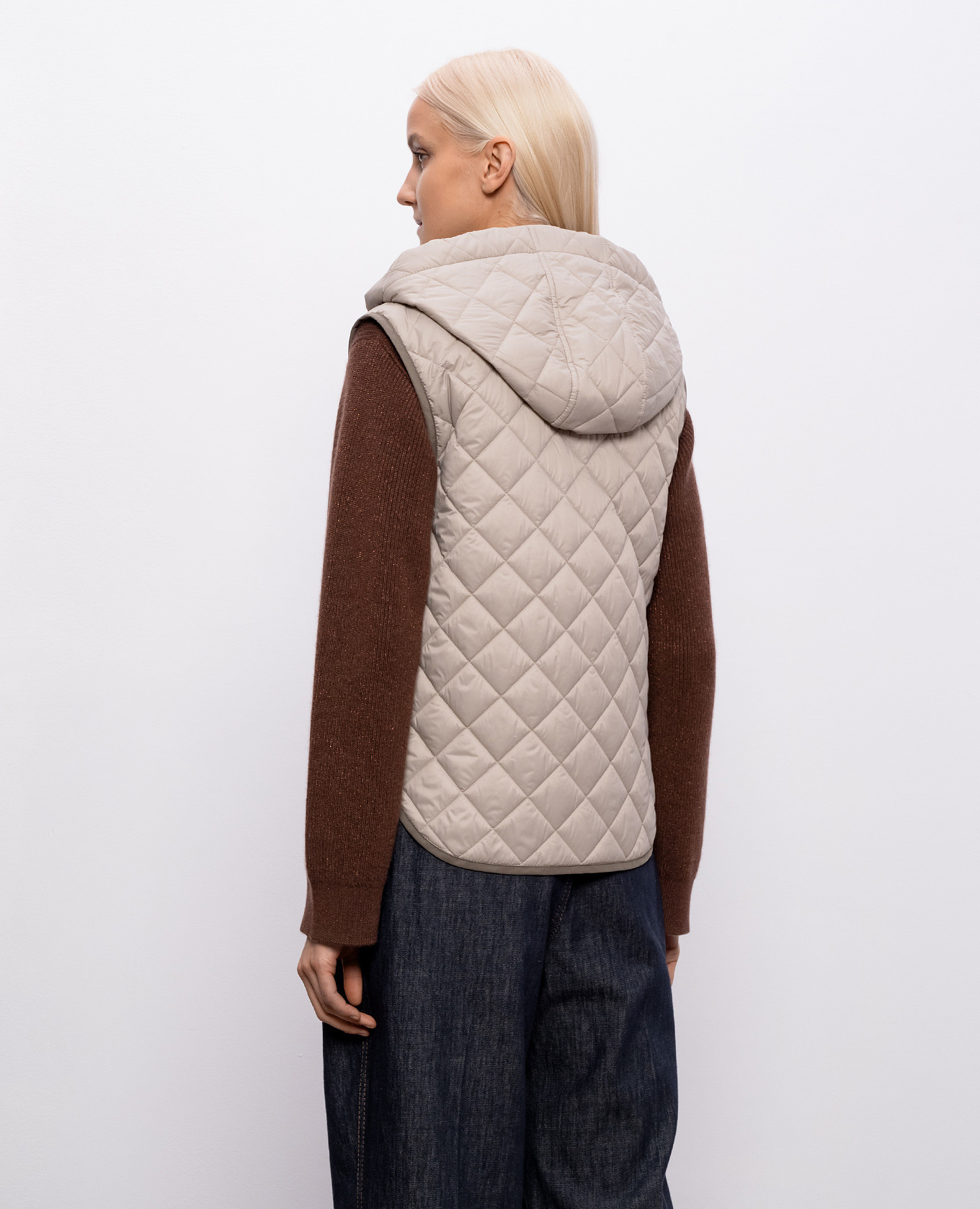 Beige vest Brunello Cucinelli
Beige vest Brunello Cucinelli
