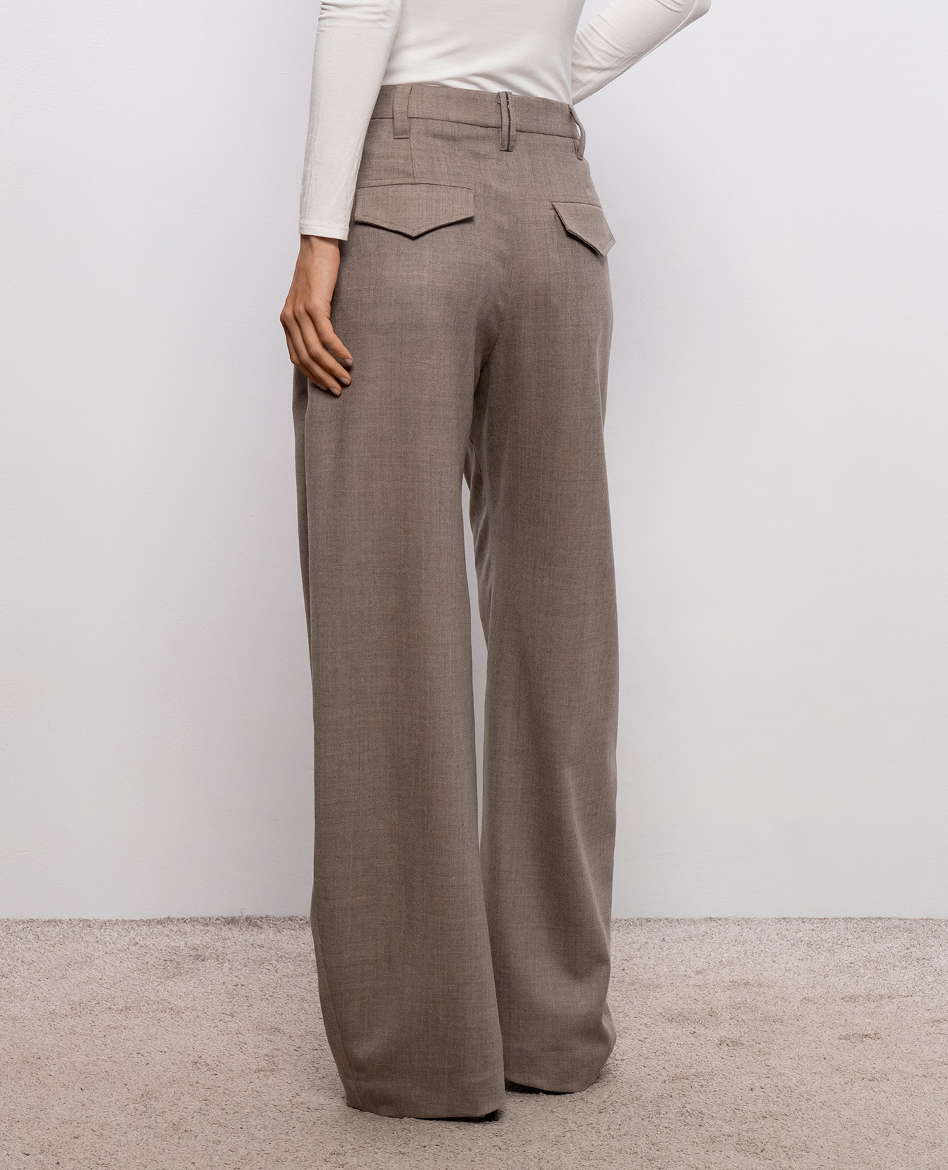 Brown wool pants with monil chain Brunello Cucinelli
Brown wool pants with monil chain Brunello Cucinelli