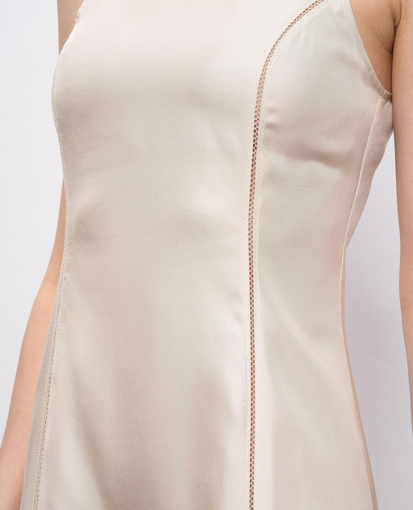 Beige silk dress IRAKA Loulou de Saison
Beige silk dress IRAKA Loulou de Saison