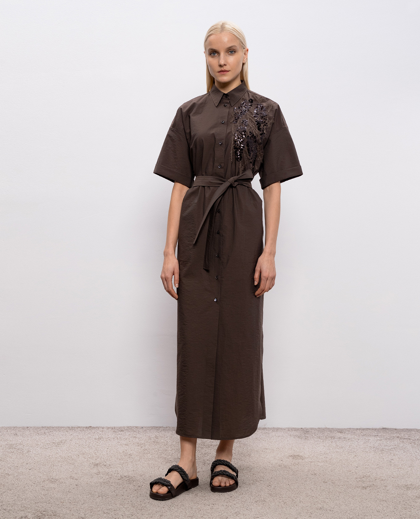 Brown shirt dress with sequin embroidery Brunello Cucinelli
Brown shirt dress with sequin embroidery Brunello Cucinelli