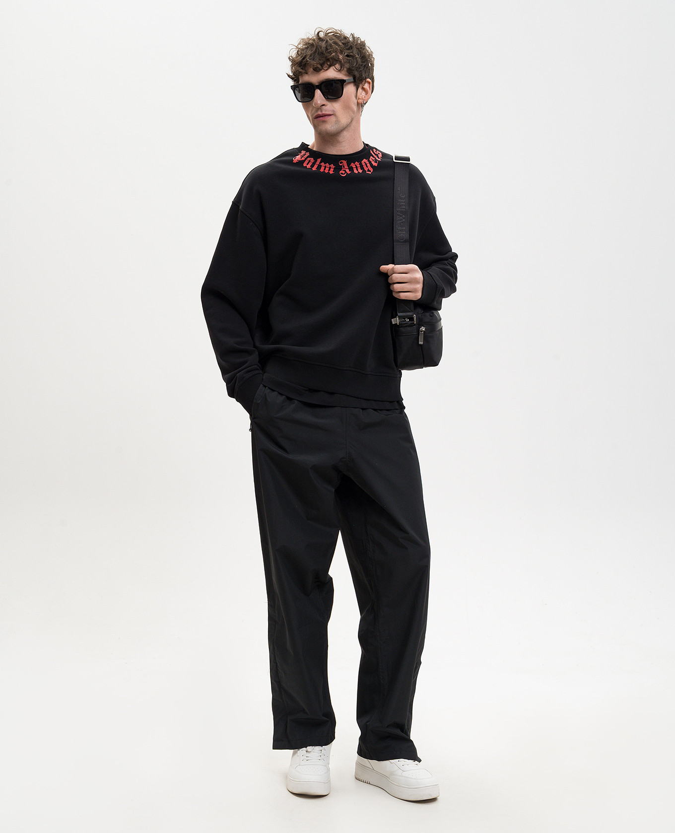 Black sweatshirt with contrast logo Palm Angels
Black sweatshirt with contrast logo Palm Angels