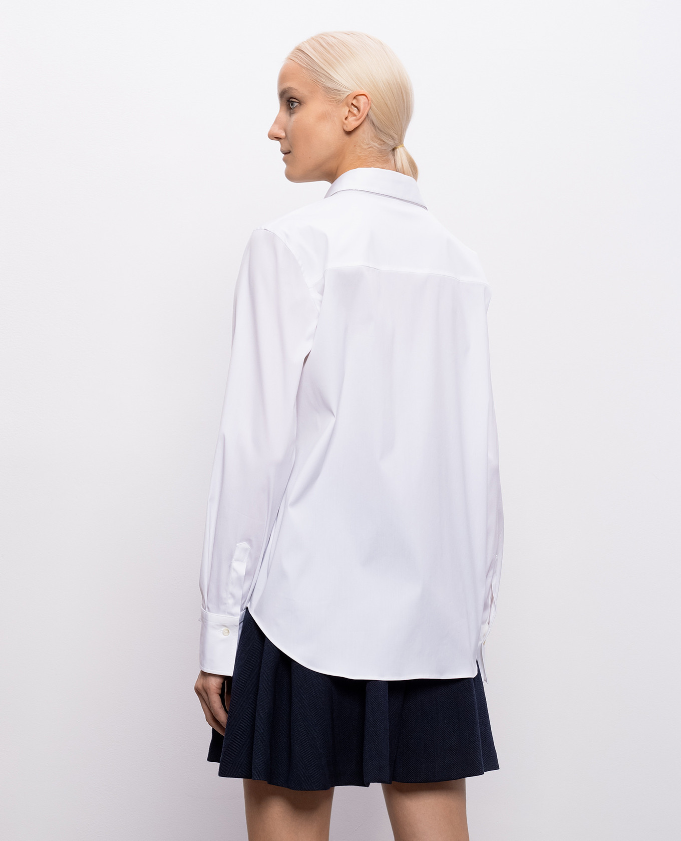 White shirt with chain Brunello Cucinelli
White shirt with chain Brunello Cucinelli