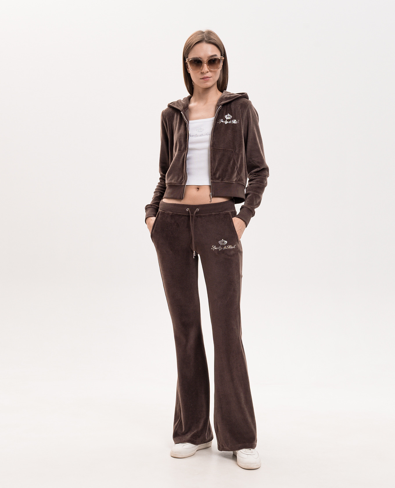 Juicy brown velour sports jacket Sporty & Rich
Juicy brown velour sports jacket Sporty & Rich