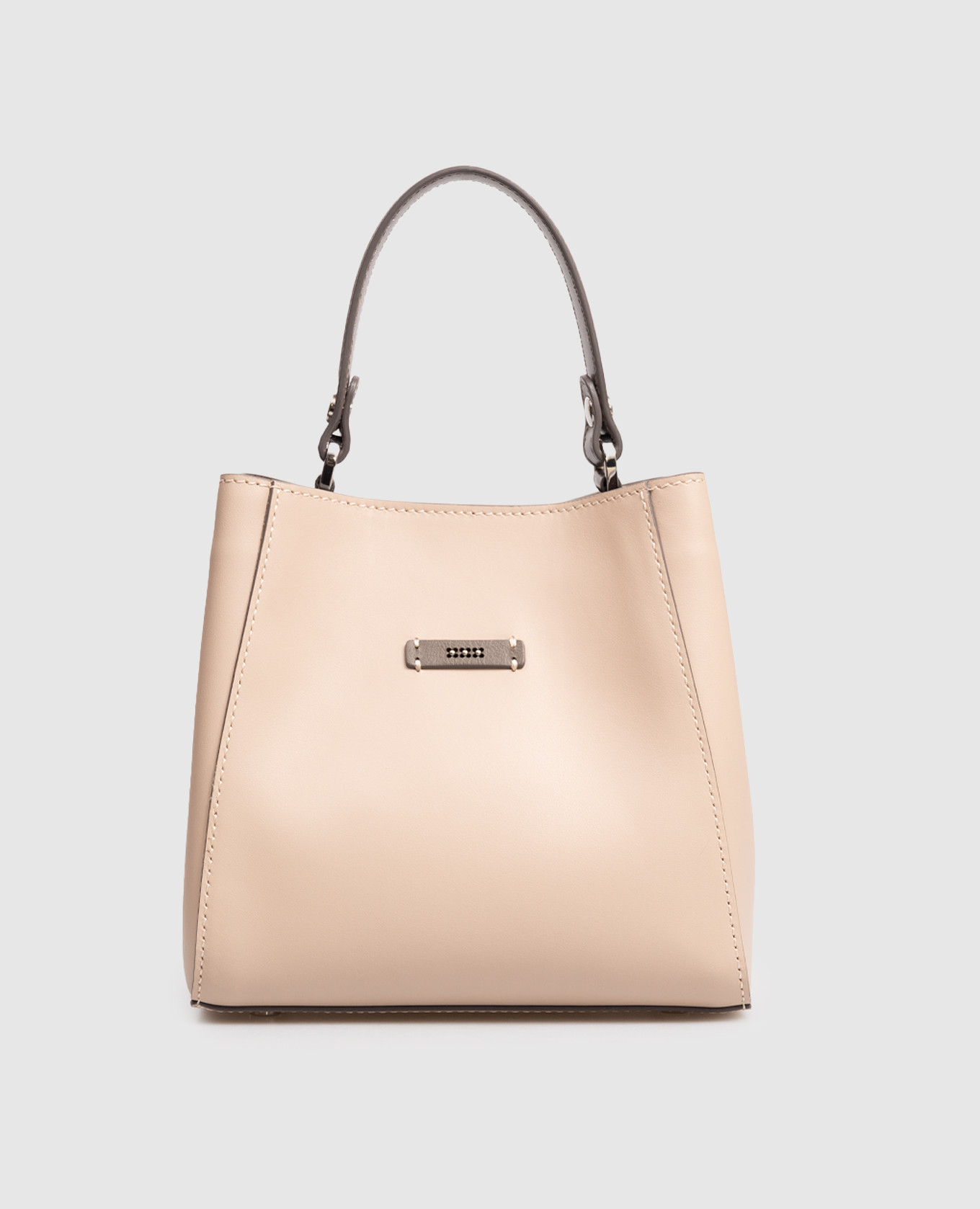 Beige leather bag with branded patch Peserico
Beige leather bag with branded patch Peserico